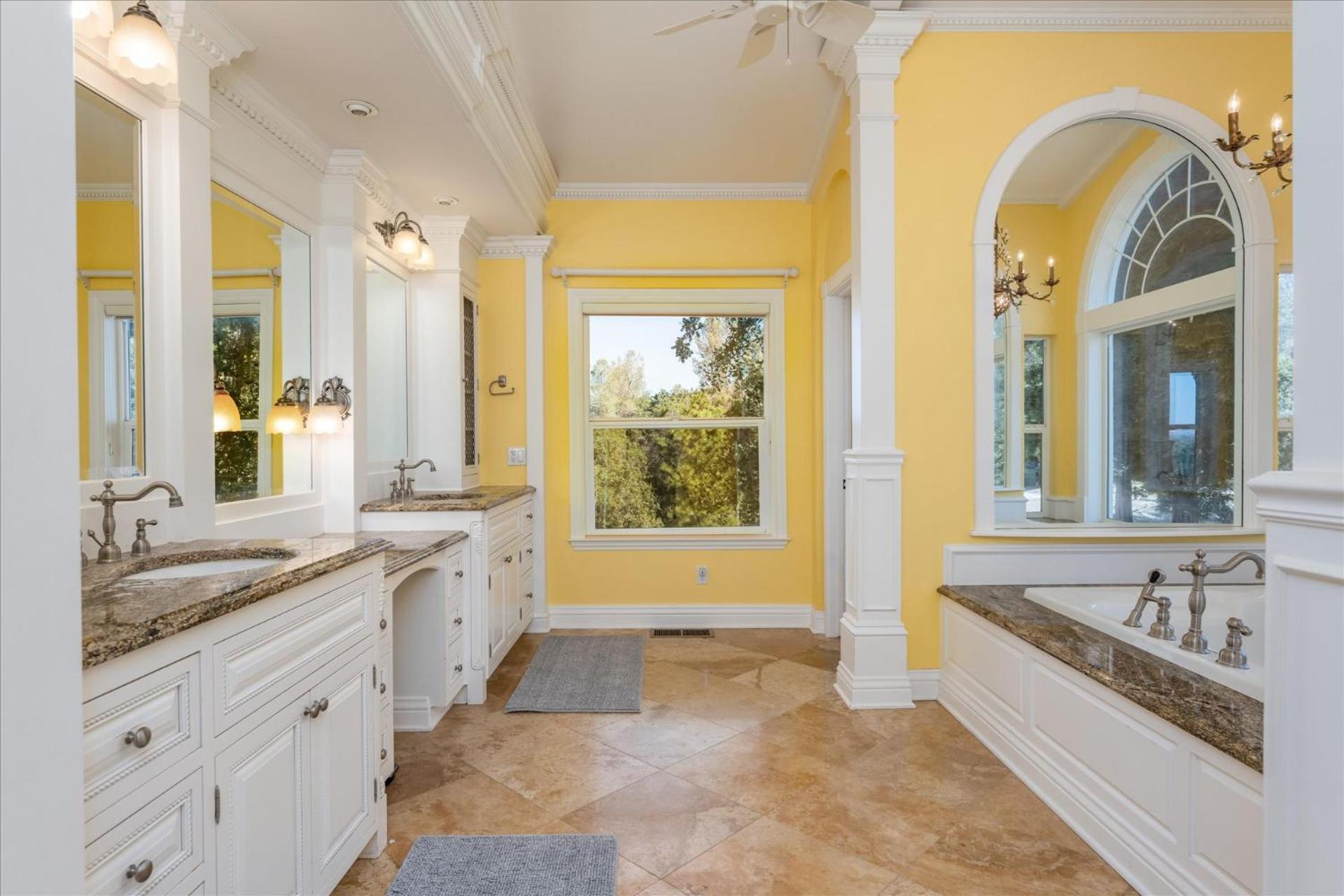 Private 2 Homes for 16 Near Yosemite & Bass Lake