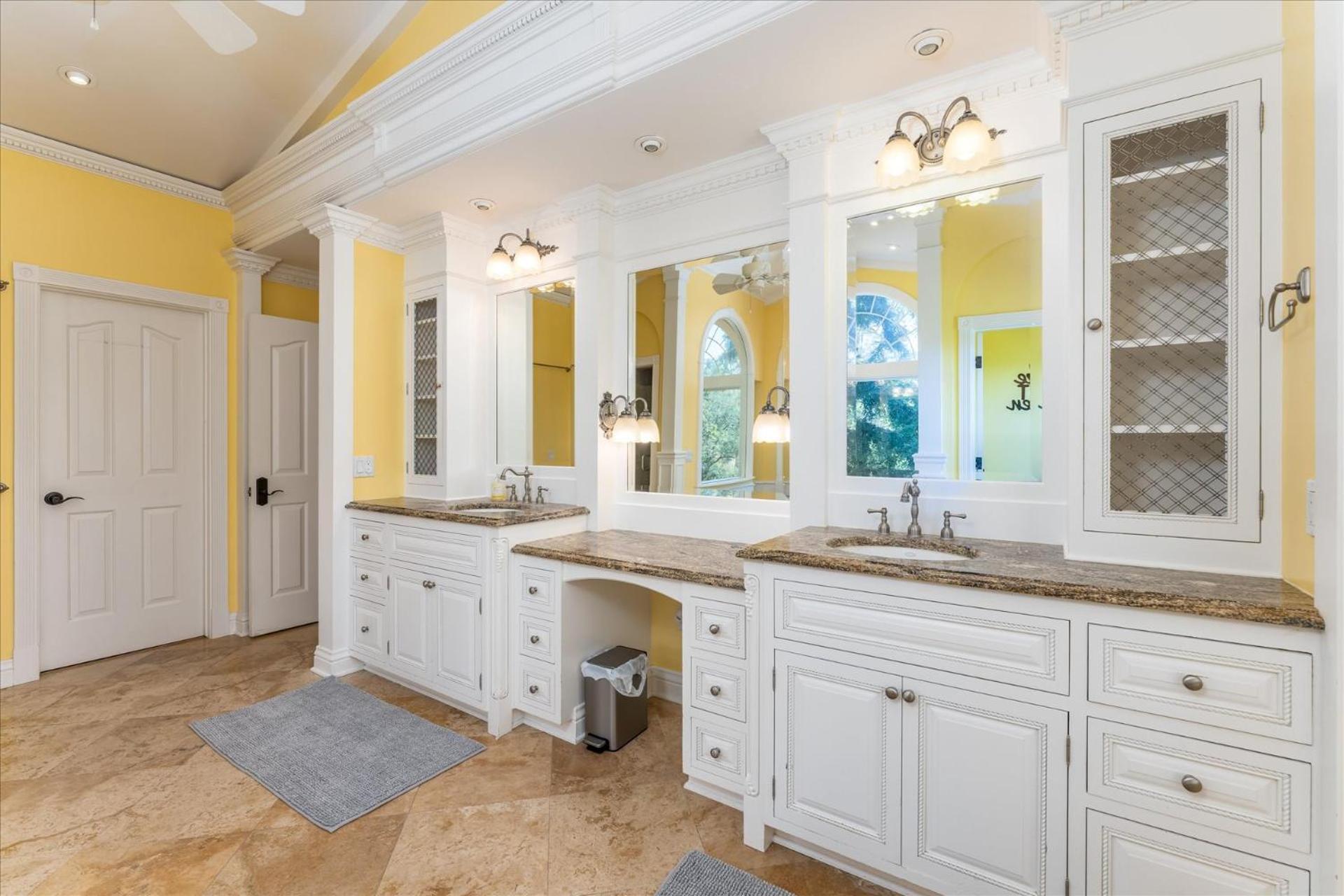 Private 2 Homes for 16 Near Yosemite & Bass Lake