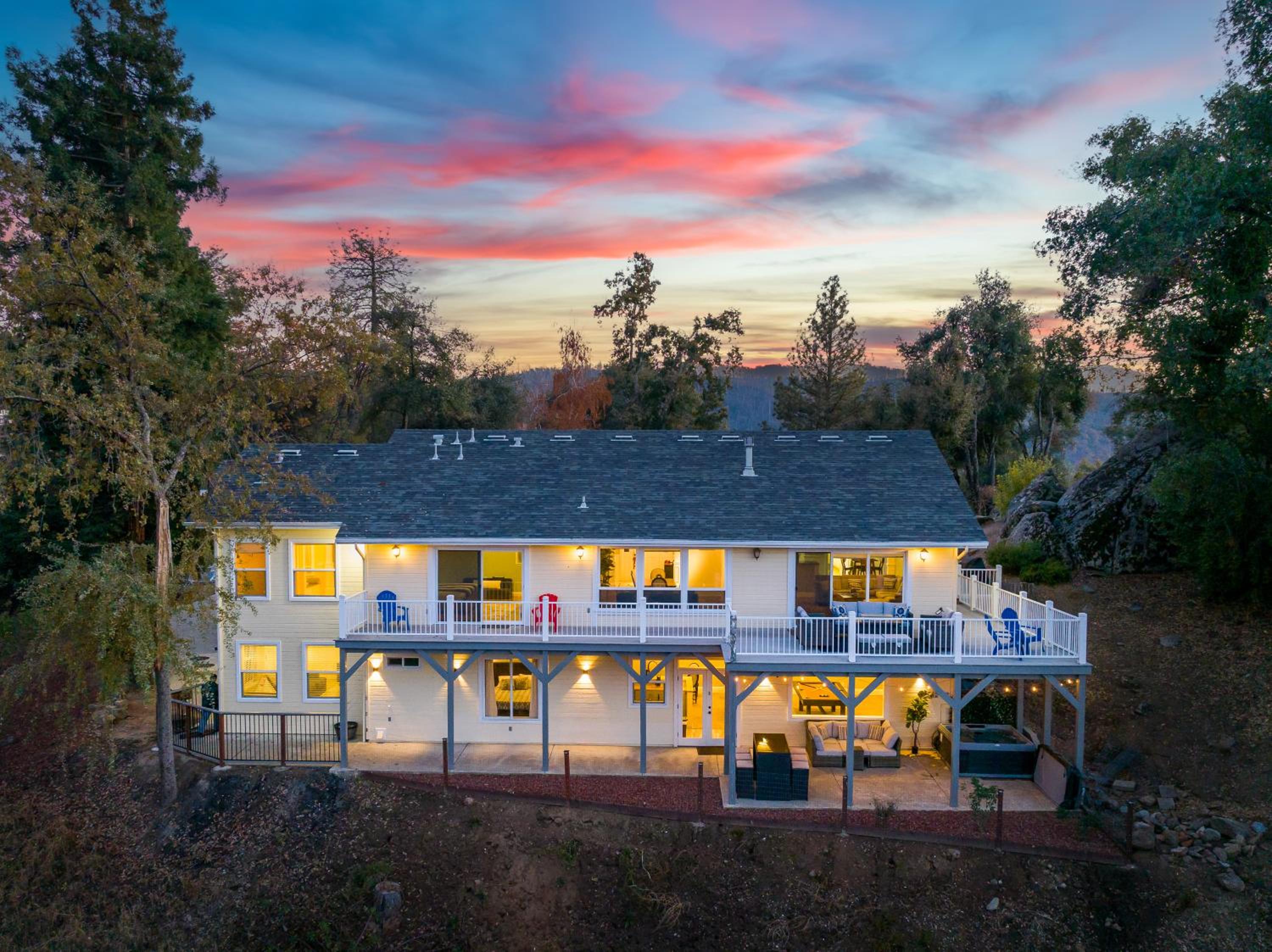 Private 2 Homes for 16 Near Yosemite & Bass Lake