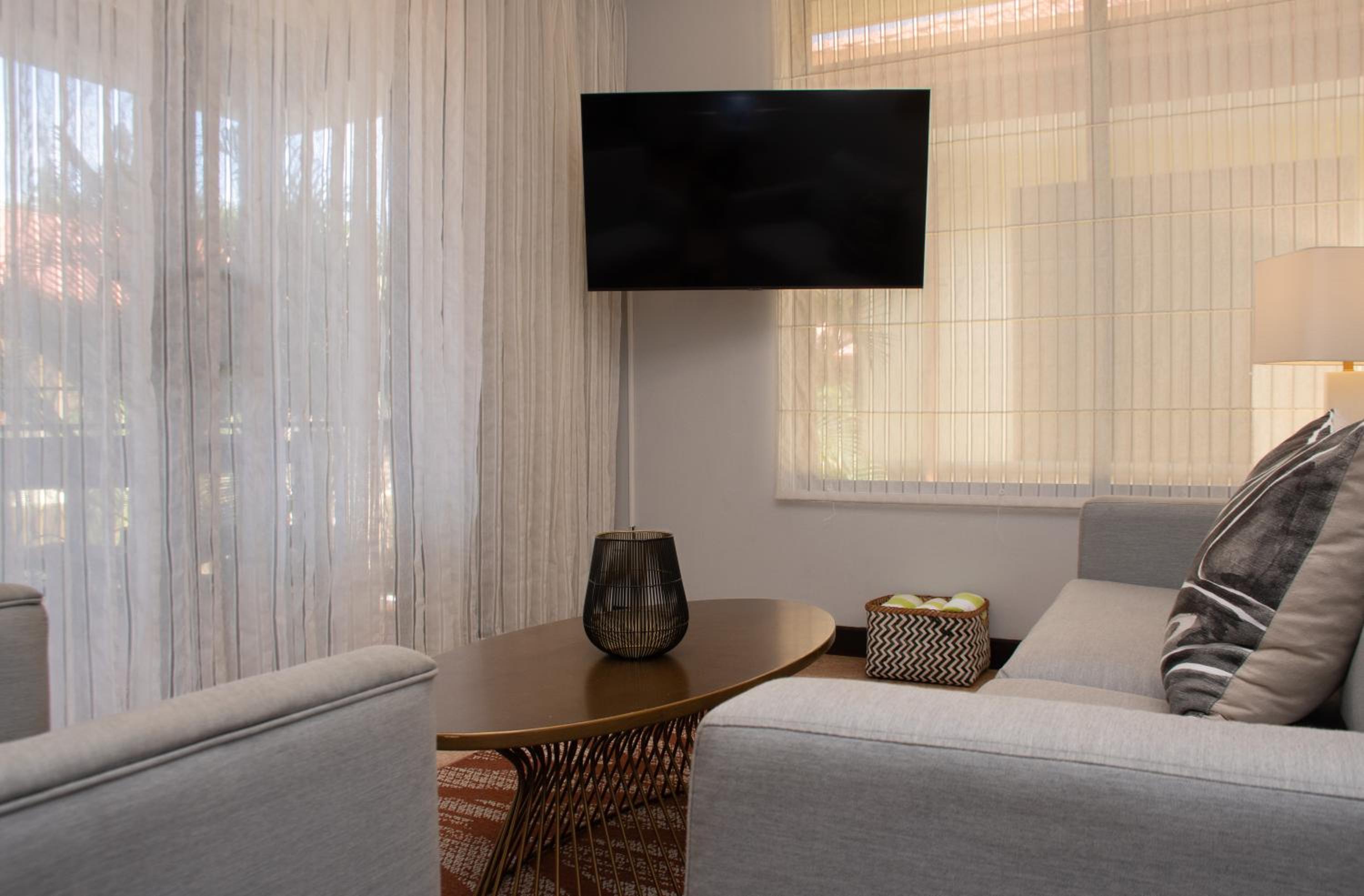 Family Condo Escape 2BR Gated Pool Jacuzzis Security Terrace 2km Walk Beach and Town