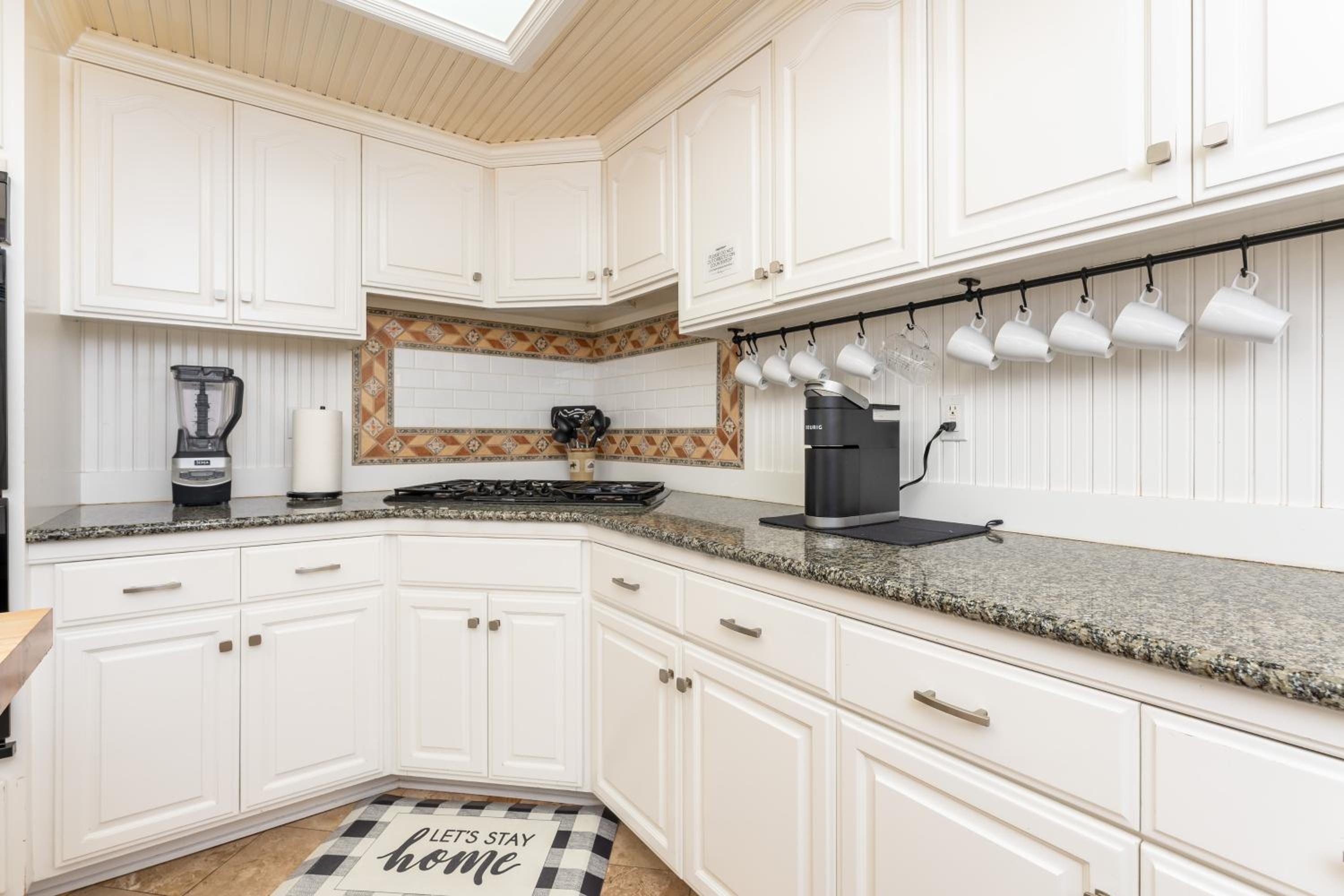 Private 2 Homes for 16 Near Yosemite & Bass Lake