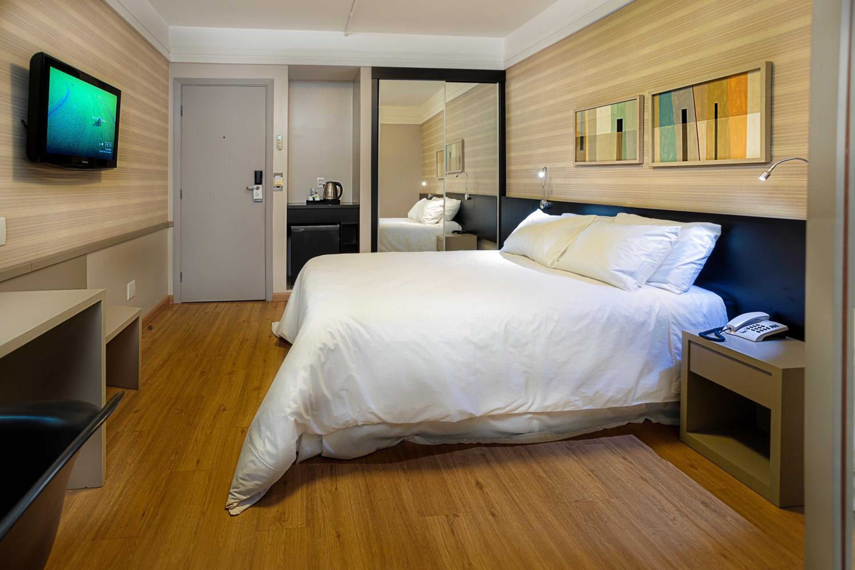 Momax Hotel