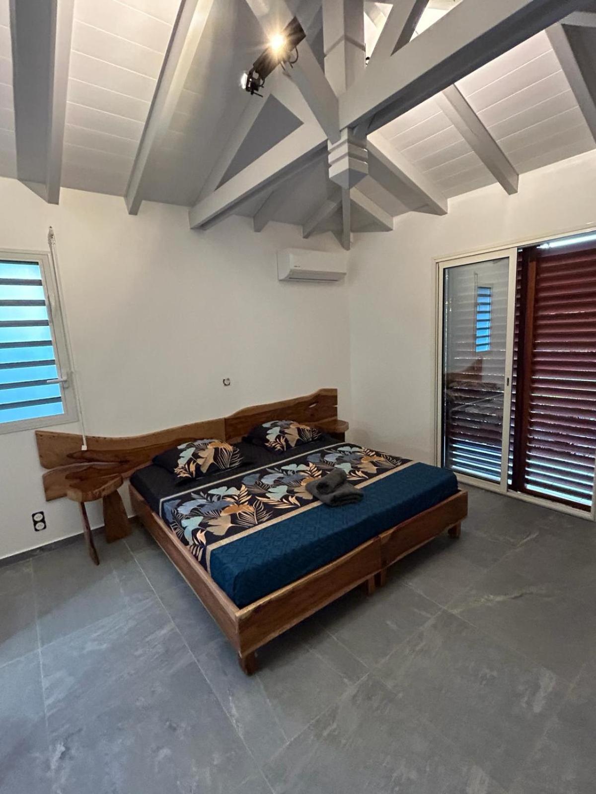 Lodge belle nature 2, piscine privée, grand jardin, 900 m de la plage de grande anse view 3