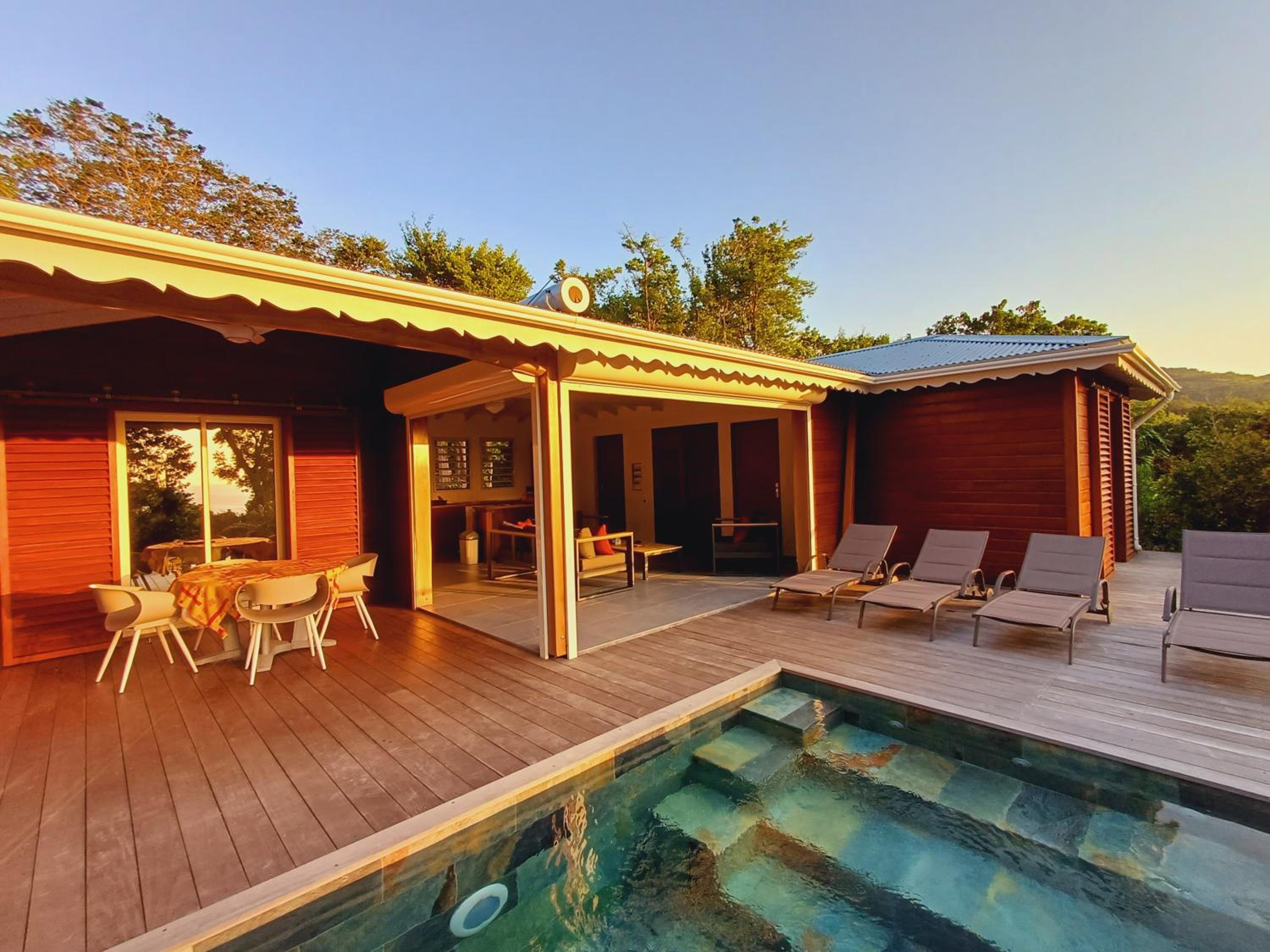 Lodge belle nature 2, piscine privée, grand jardin, 900 m de la plage de grande anse view 5