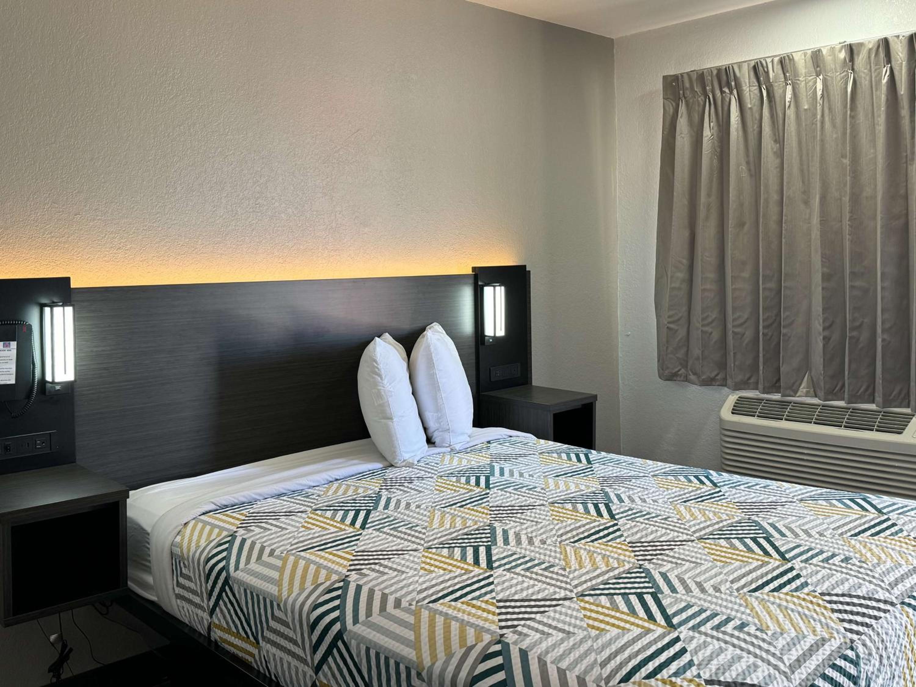 Motel 6-Bradenton, FL - Property Image 8