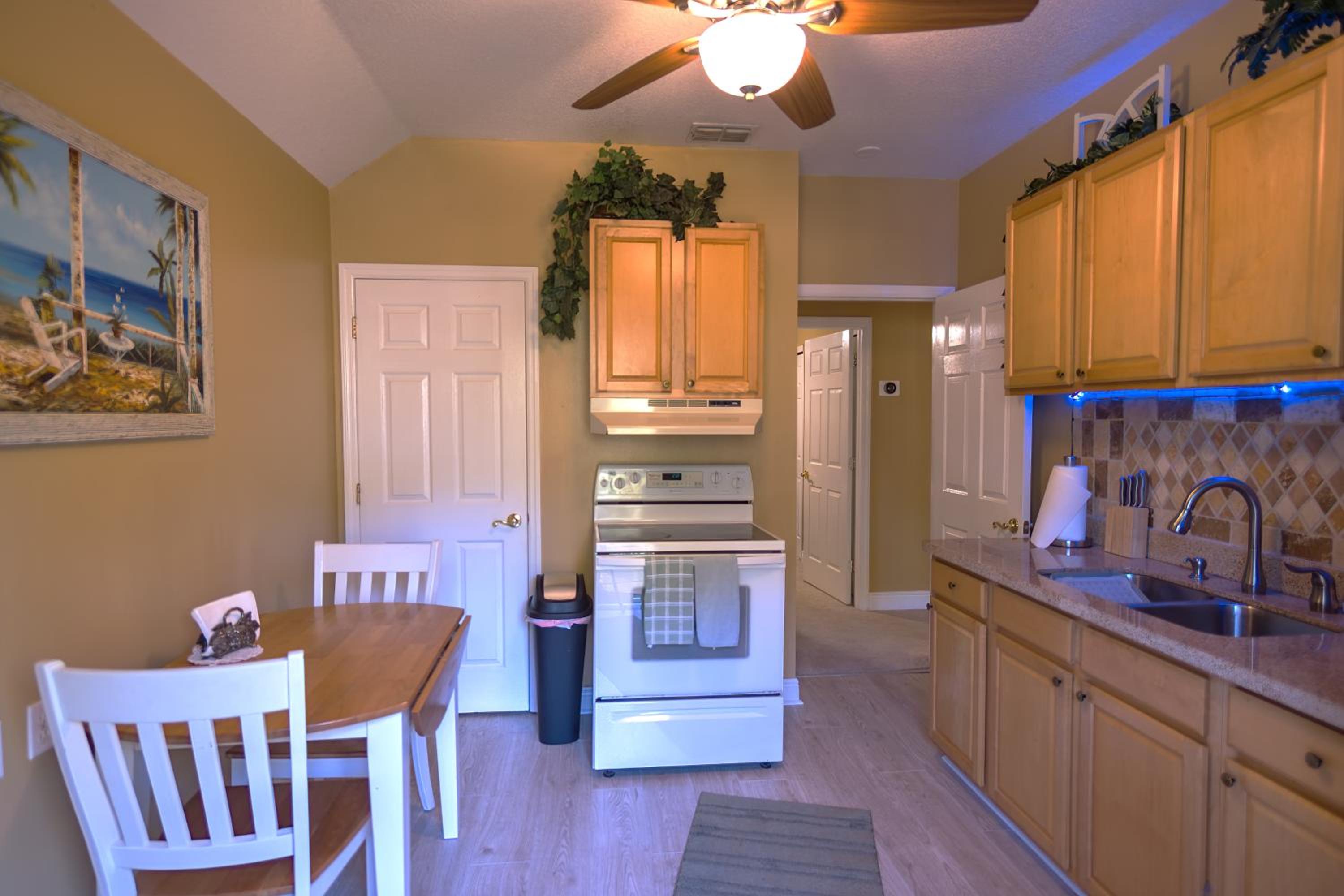 Paradise in a country setting 1100 sq ft apartment view 4