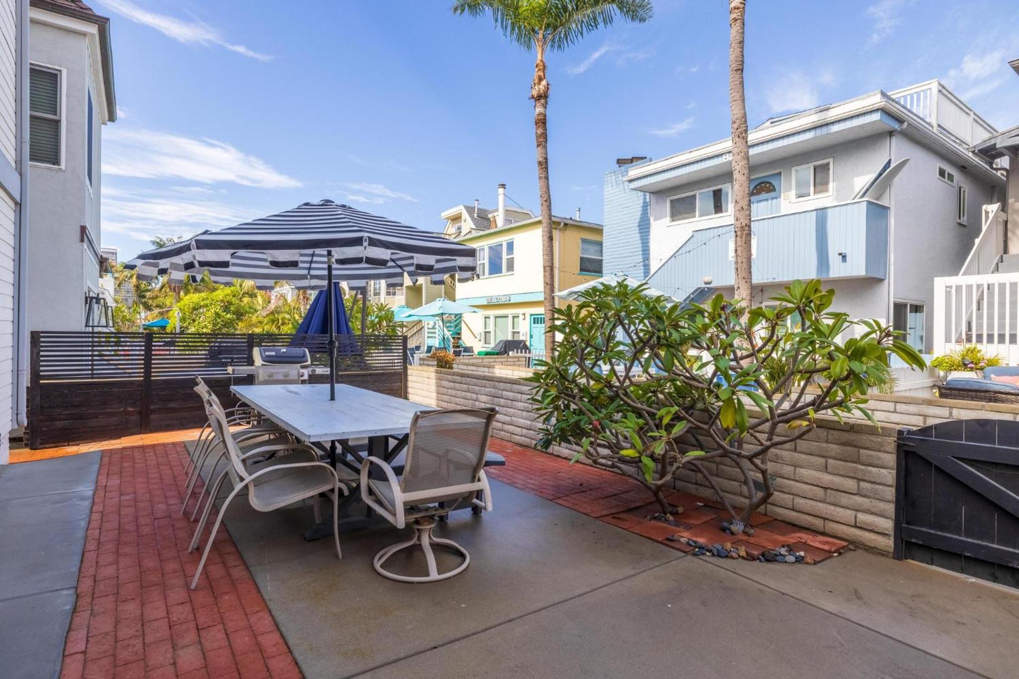 Fantastic bayside vacation home - WiFi, central AC, patio, private washer & dryer view 2