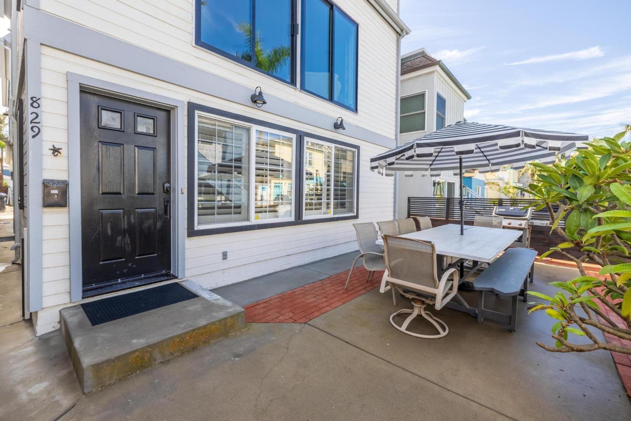 Fantastic bayside vacation home - WiFi, central AC, patio, private washer & dryer view 4