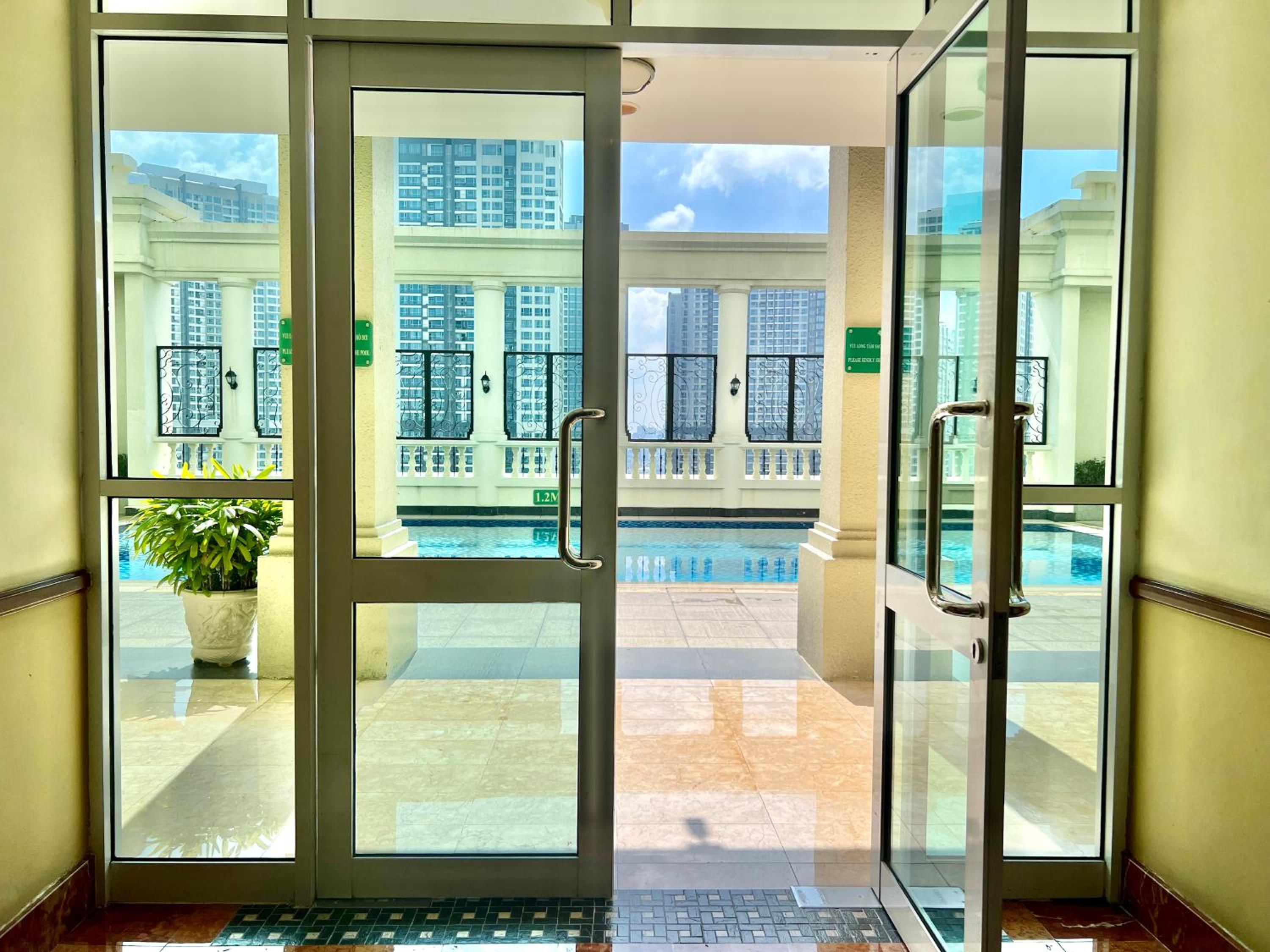 Diny ApartHotel - Rooftop Pool - The Manor 2