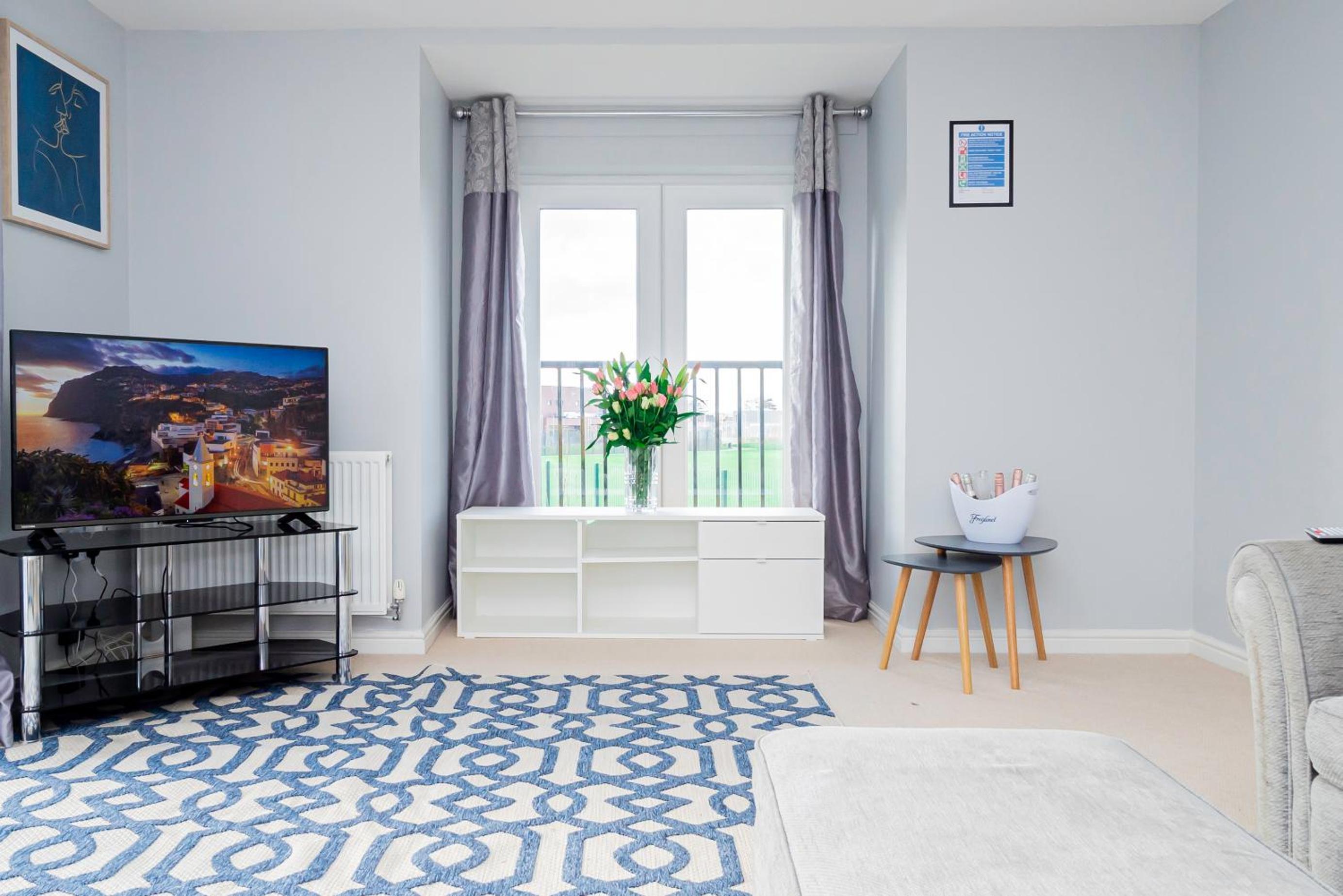 Wow BooK ME 9 beds 25 Baths CONTRACTORS,FAMILY! view 2