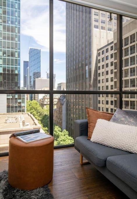 Bright City Views Melbourne Central Penthouse on Collins