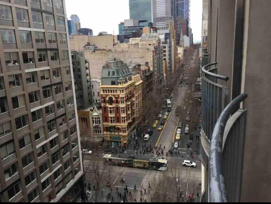 Bright City Views Melbourne Central Penthouse on Collins