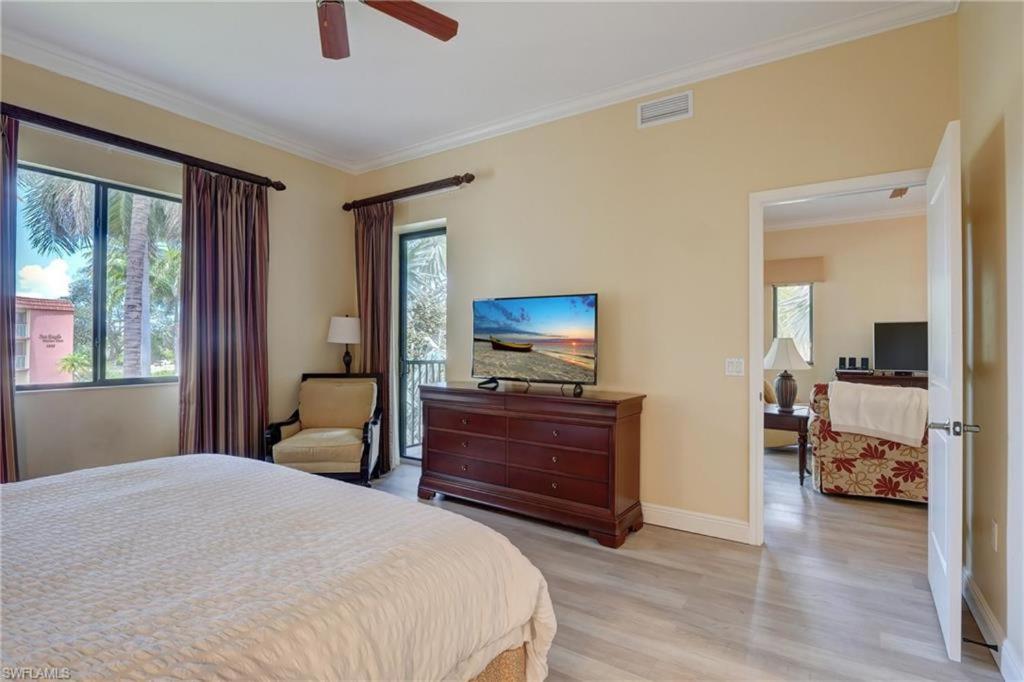 Beautiful Condo in Naples!