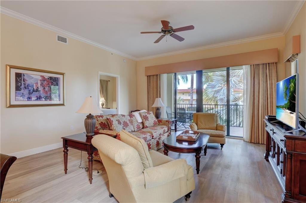 Beautiful Condo in Naples!