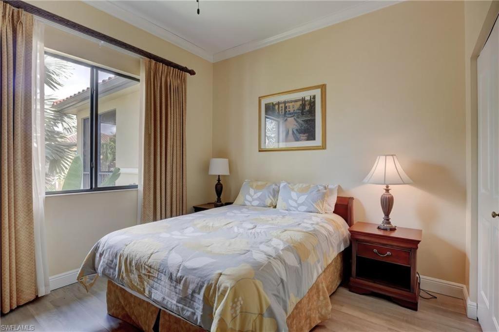 Beautiful Condo in Naples!