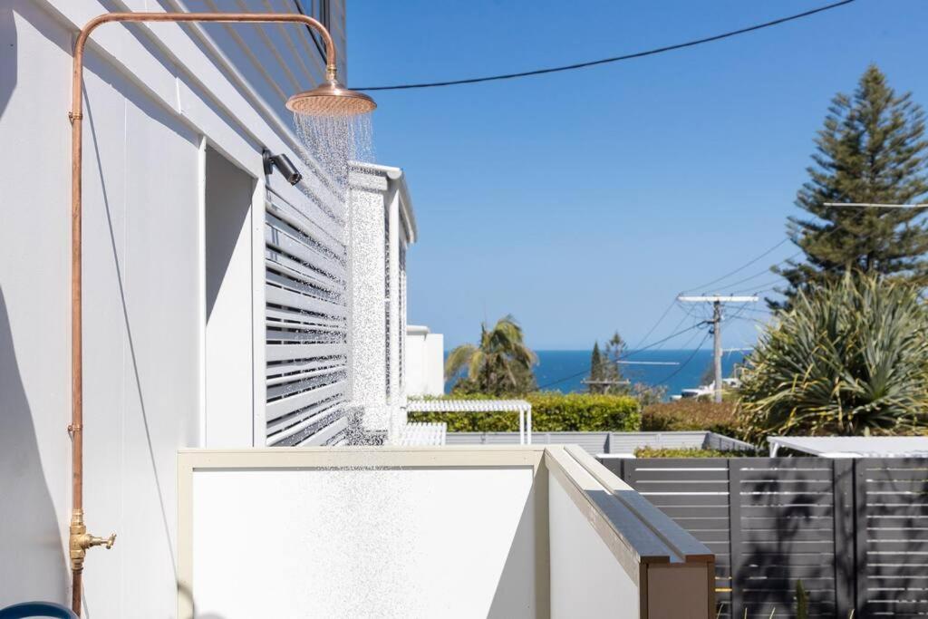 WHITE BEACH HOUSE High on Belmore, PETS welcome