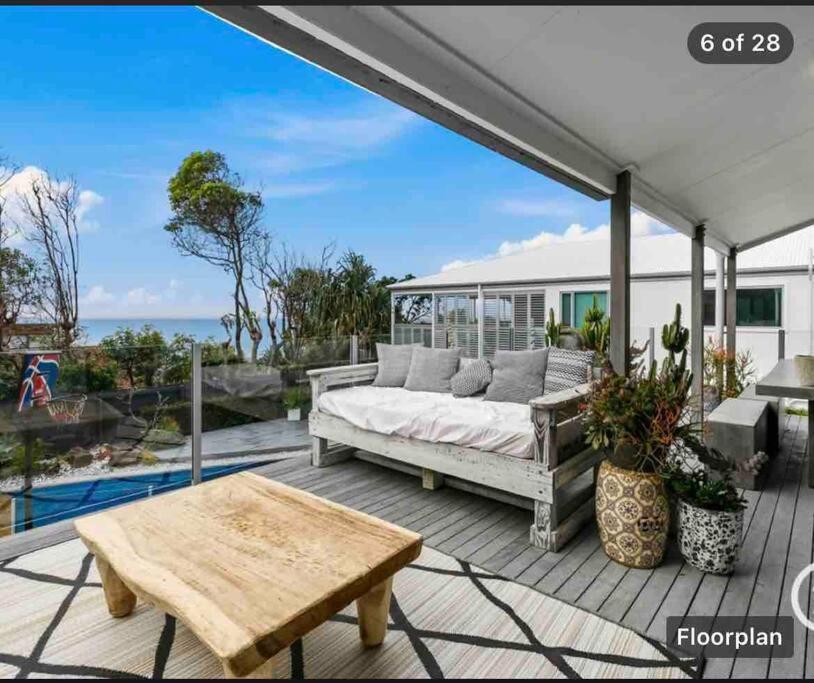 WHITE BEACH HOUSE High on Belmore, PETS welcome
