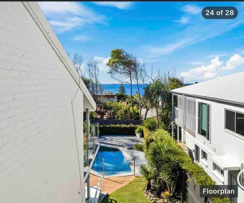 WHITE BEACH HOUSE High on Belmore, PETS welcome