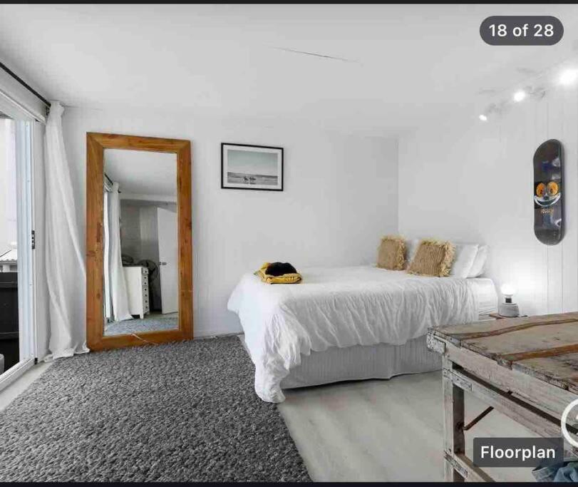 WHITE BEACH HOUSE High on Belmore, PETS welcome
