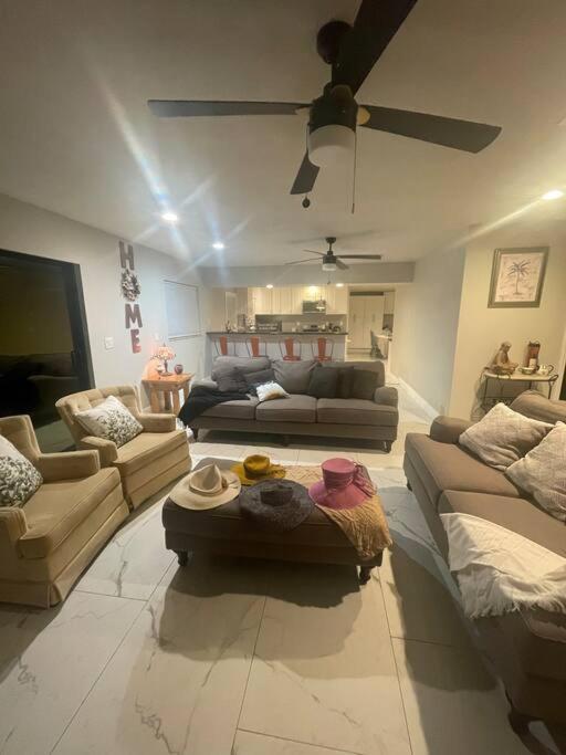 Tampa Vacations - Pura Vida Lake House - Property Image 7