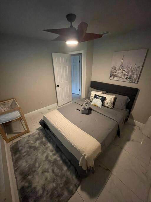 Tampa Vacations - Pura Vida Lake House - Property Image 19