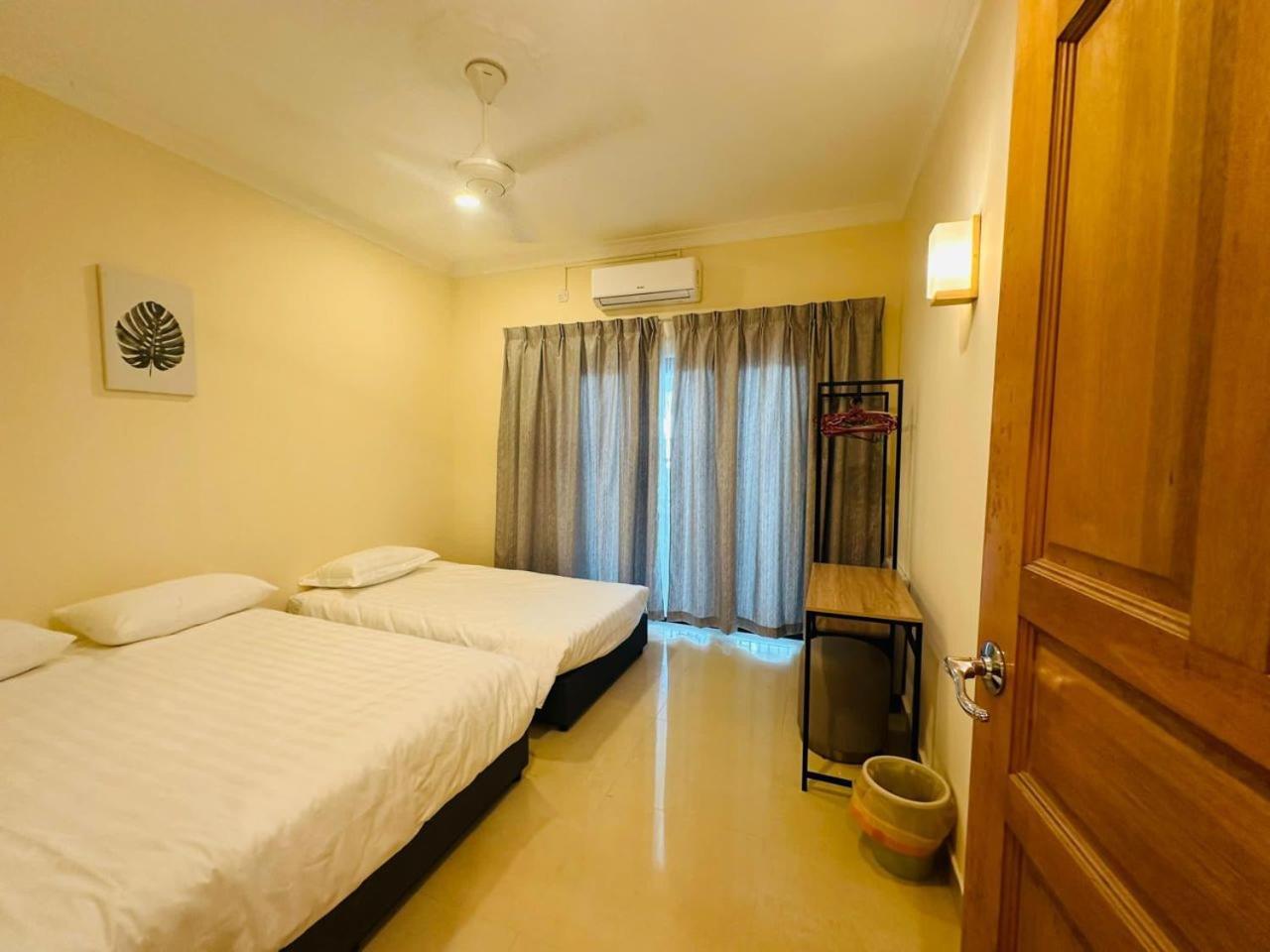 Landed 4BR 11PAX Near Airport KK photo 5