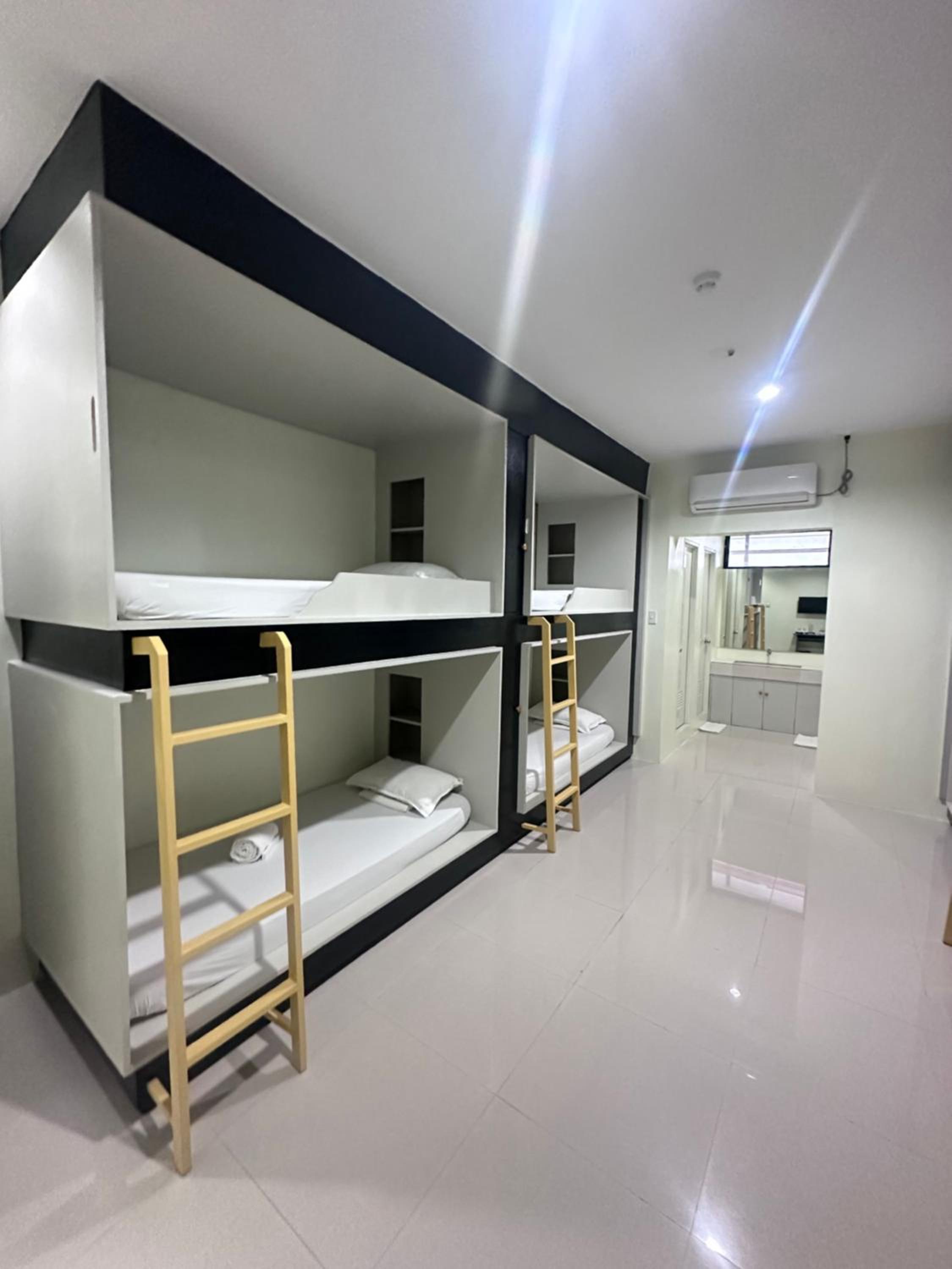 Travelbee Airport Inn