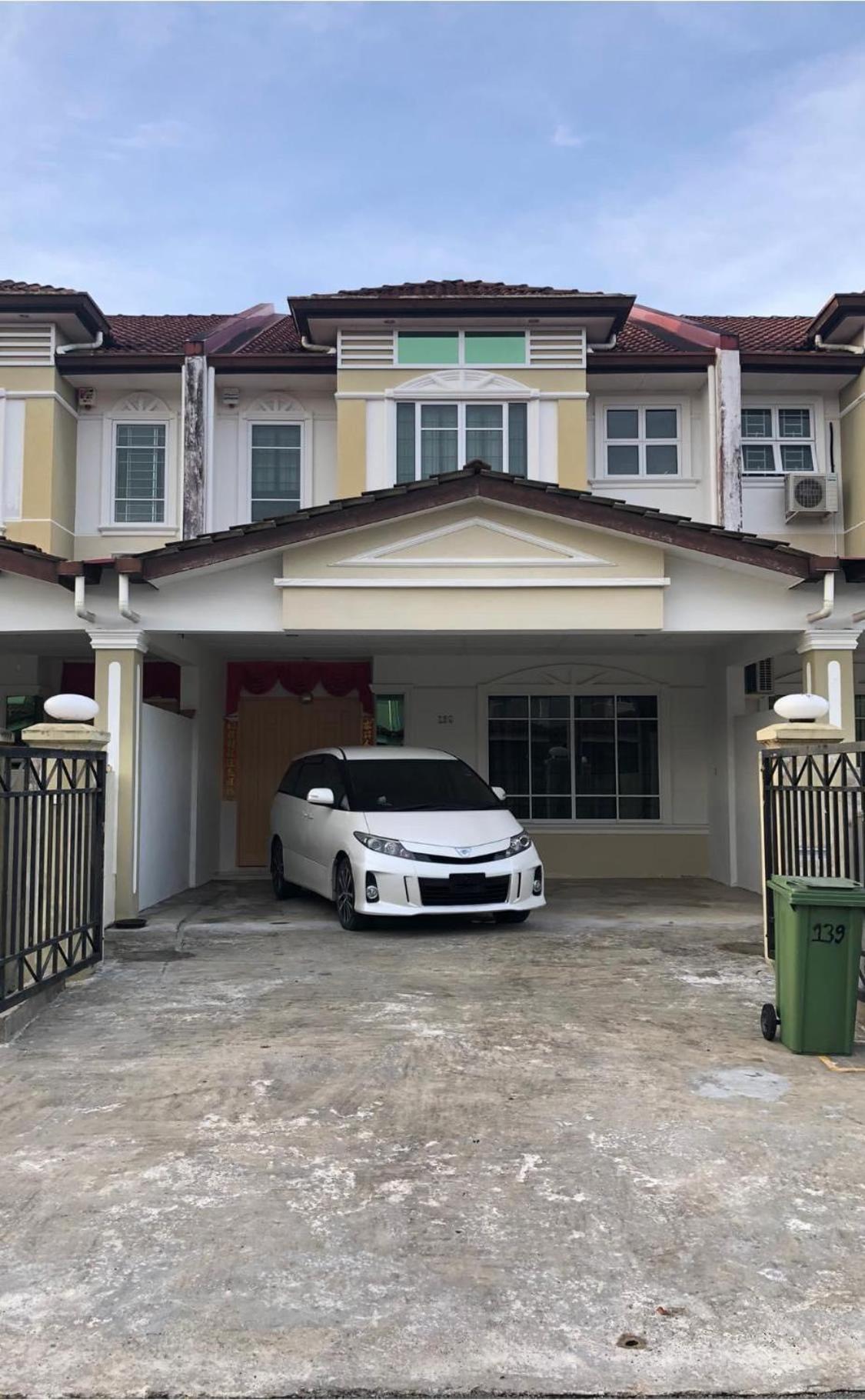 139 Homestay 13 Mins From kuching Airport Baby Friendly Spacious Home photo 2
