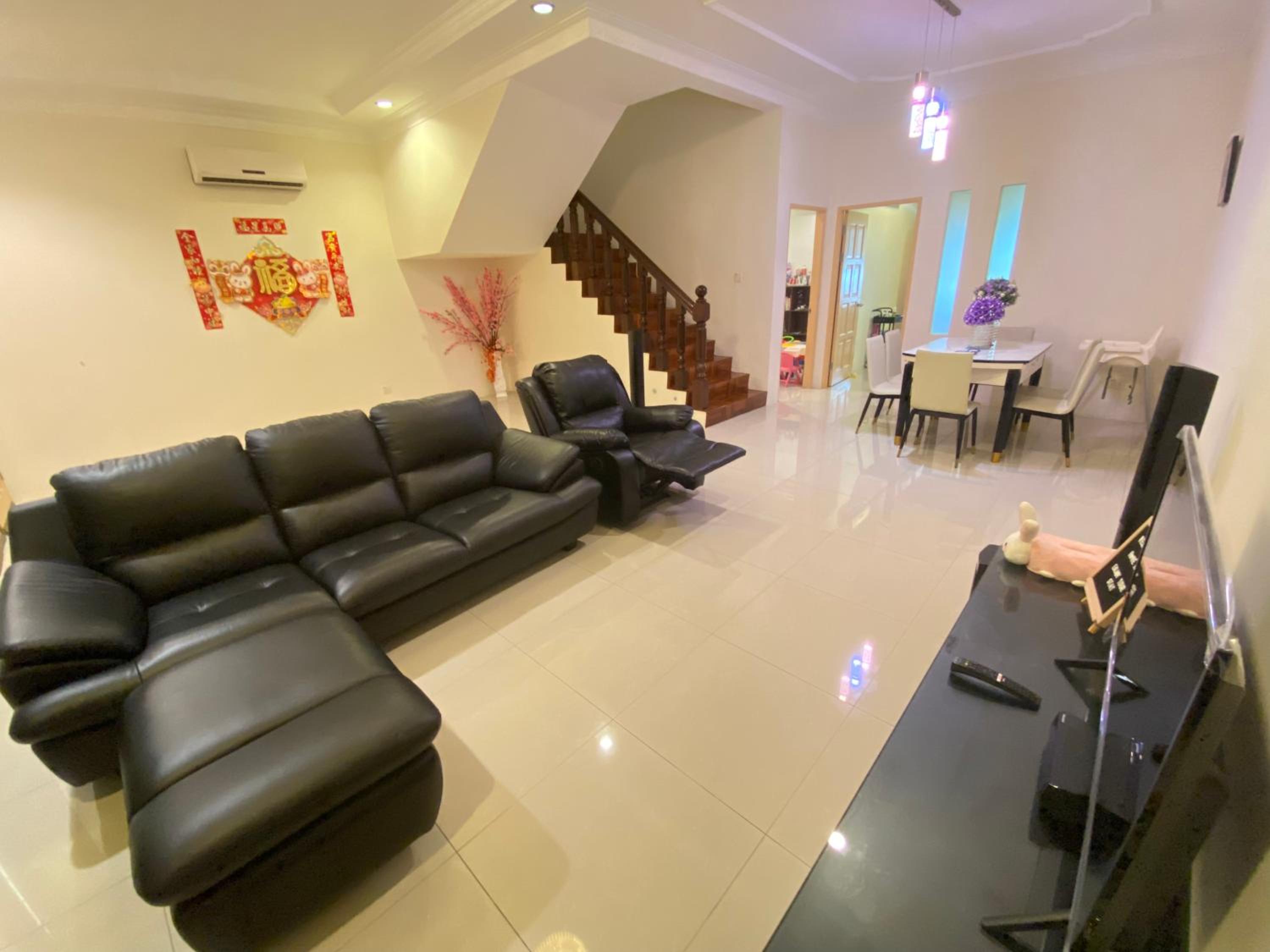 139 Homestay 13 Mins From kuching Airport Baby Friendly Spacious Home photo 1