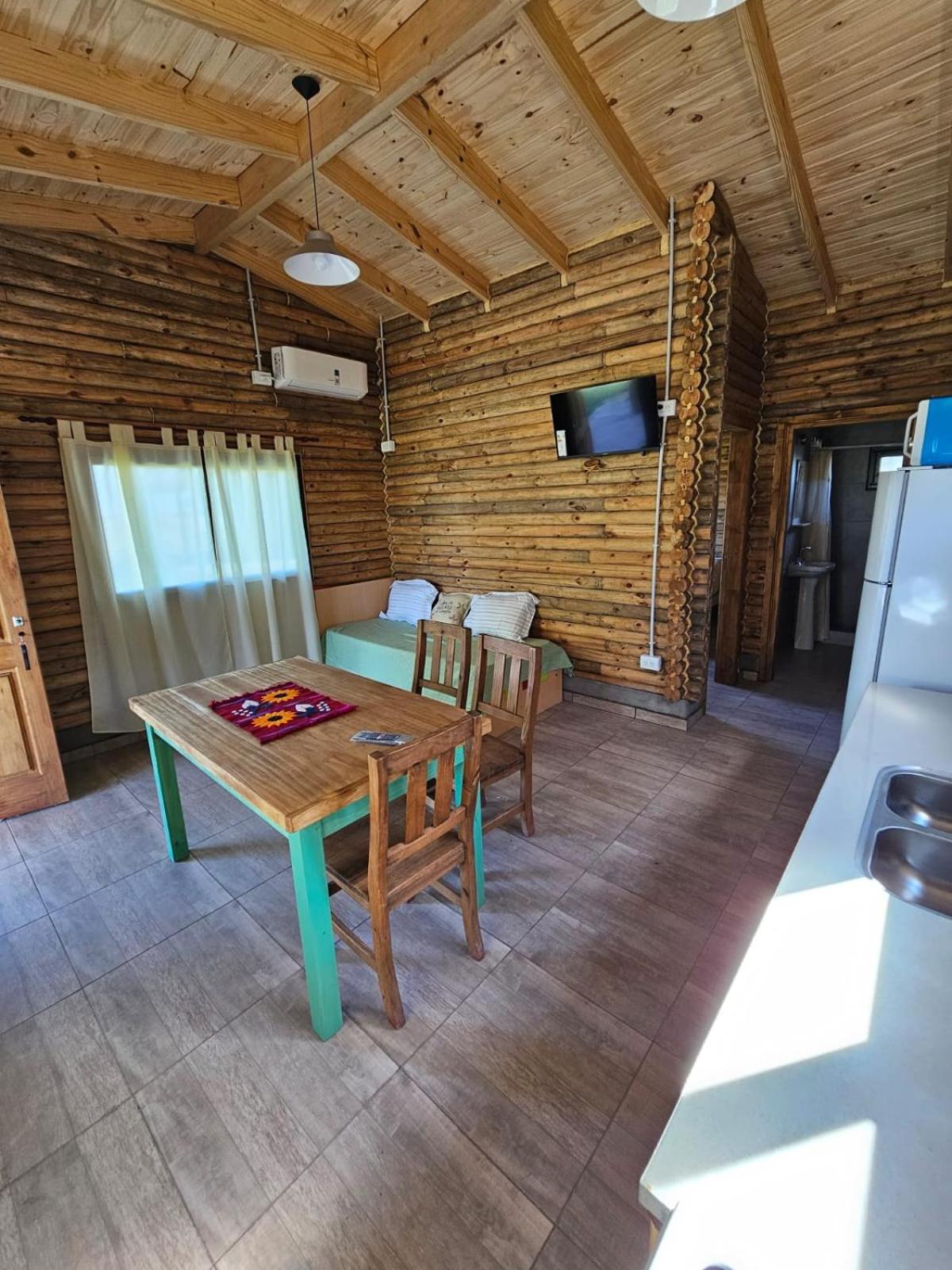 Campo Cuyen, Cabañas