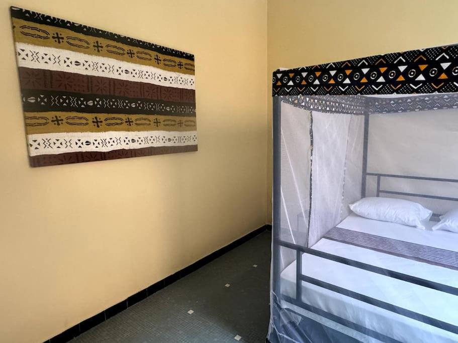 Independent room on Island in colonial house with private entrance view 5