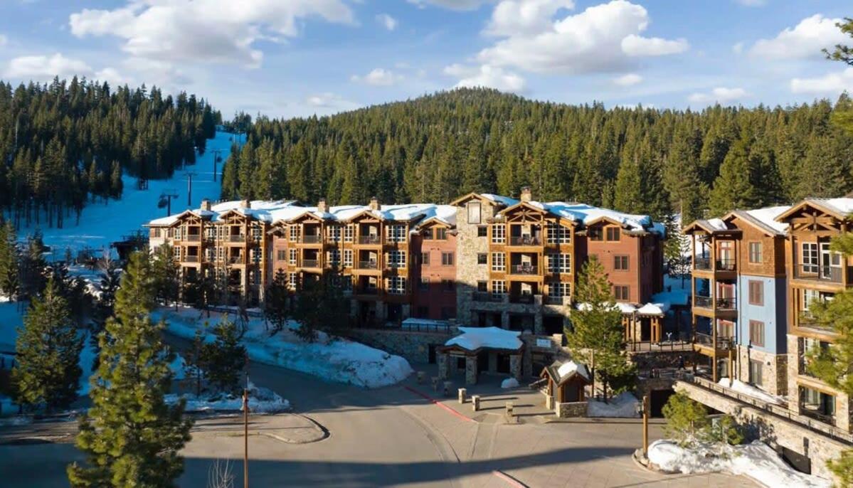 Luxury Northstar Home| hot tub| walk to ski lifts view 4
