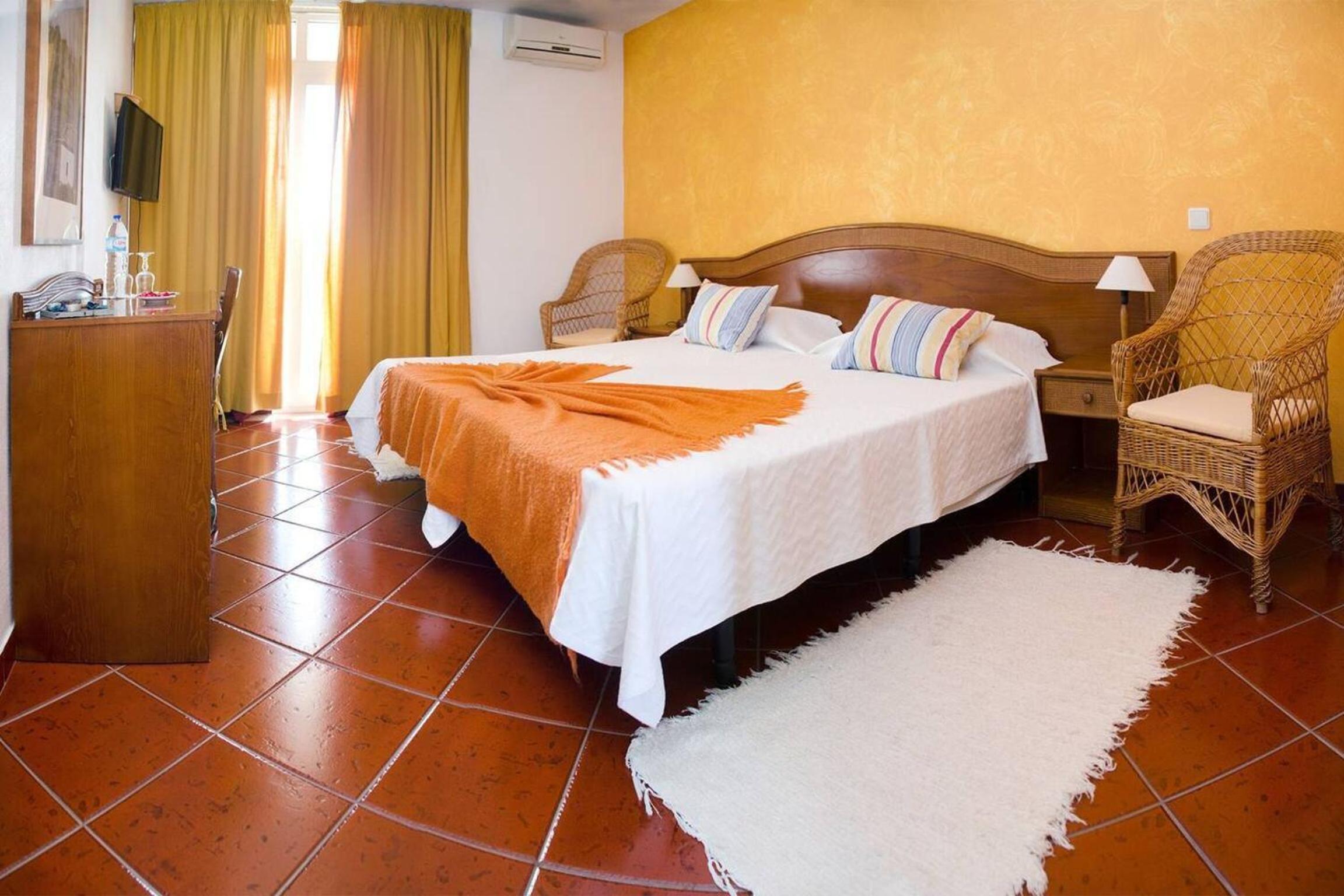 Spacious house with garden near Bemposta + private pool view 5