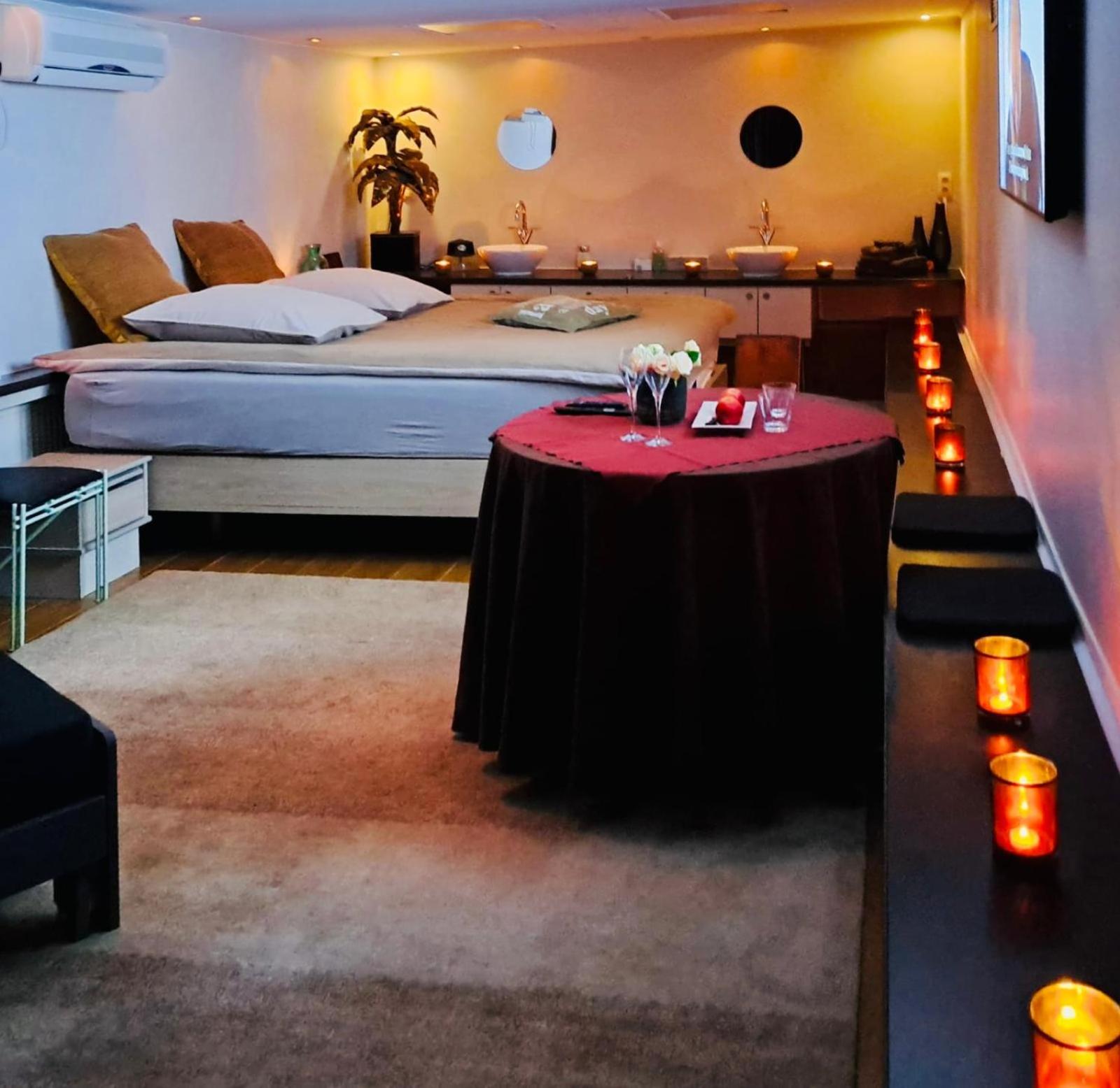 BeautyD JUNIOR-SUITE family room for up to 3 children centrum GULLEGEM KORTRIJK