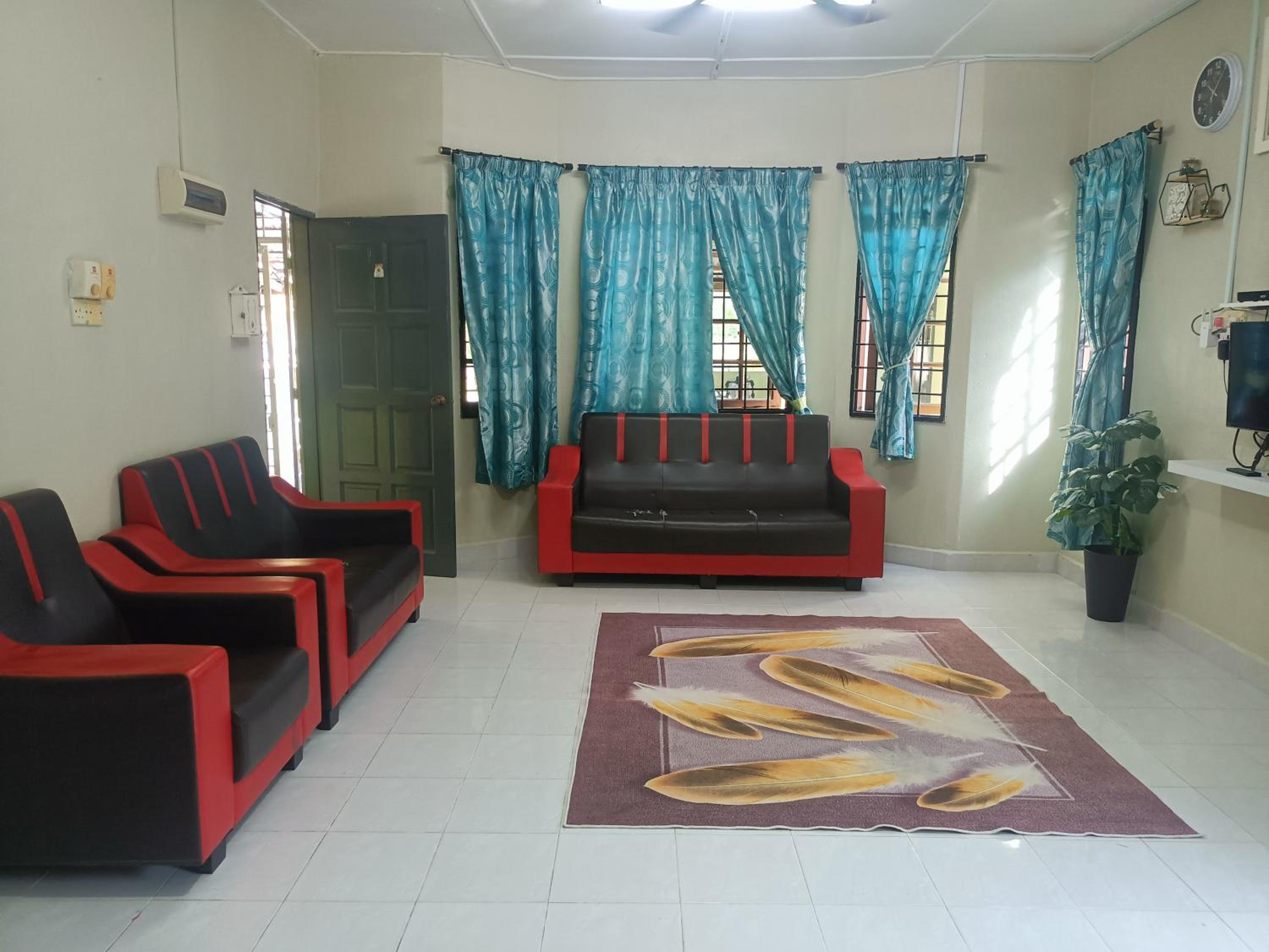 Saffira Homestay Near Universiti Malaya Education Centre -UMEC