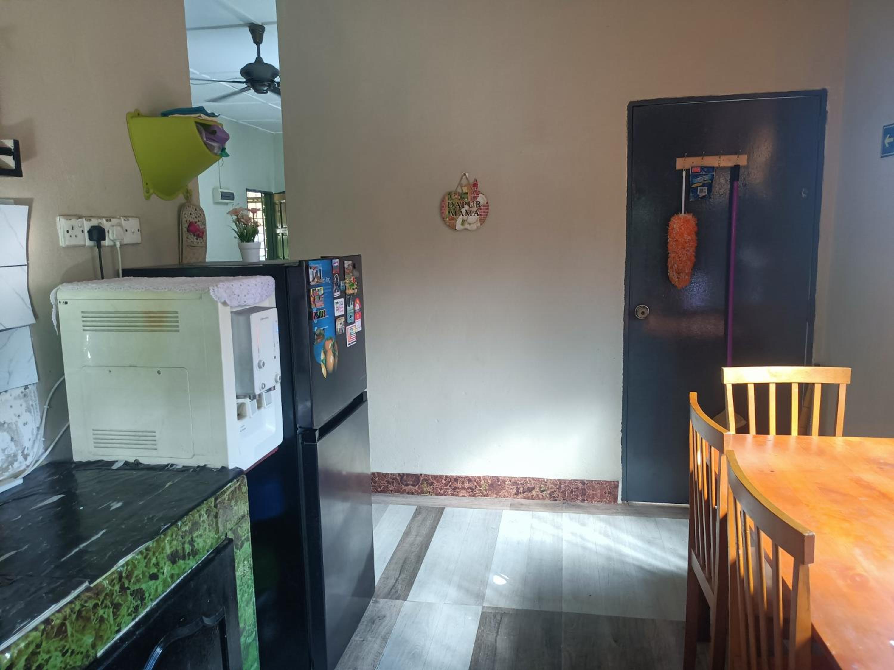 Saffira Homestay Near Universiti Malaya Education Centre -UMEC