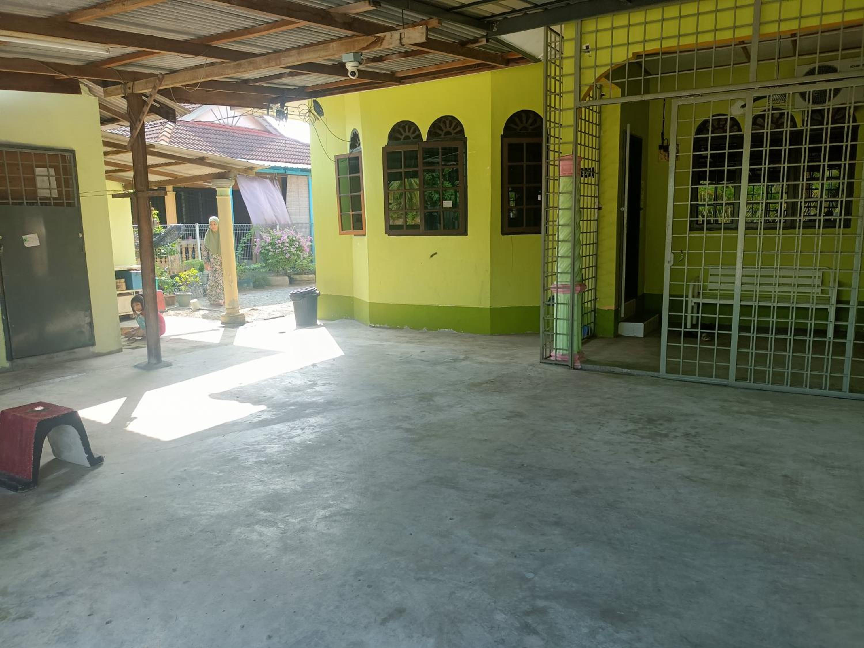 Saffira Homestay Near Universiti Malaya Education Centre -UMEC