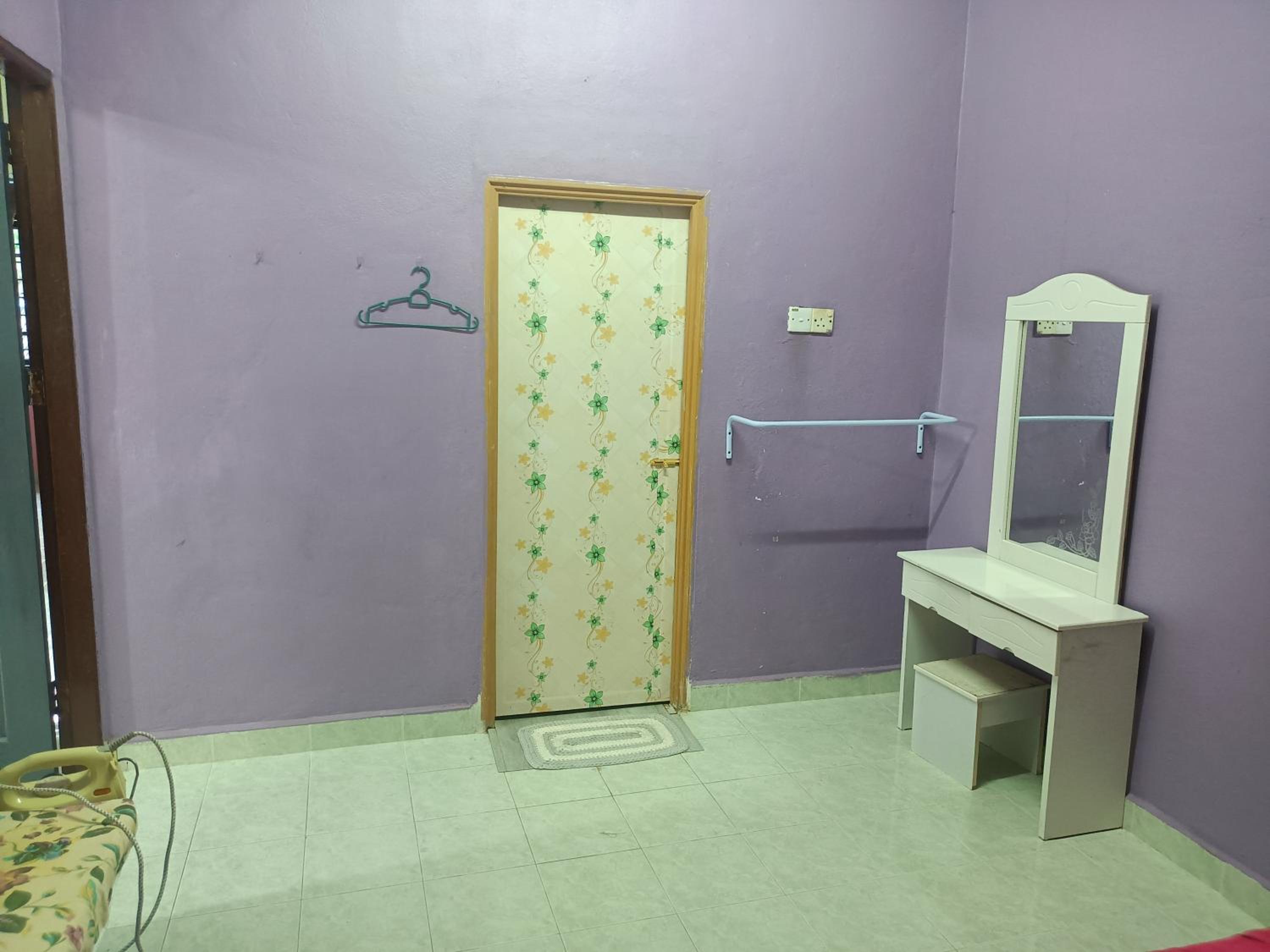 Saffira Homestay Near Universiti Malaya Education Centre -UMEC