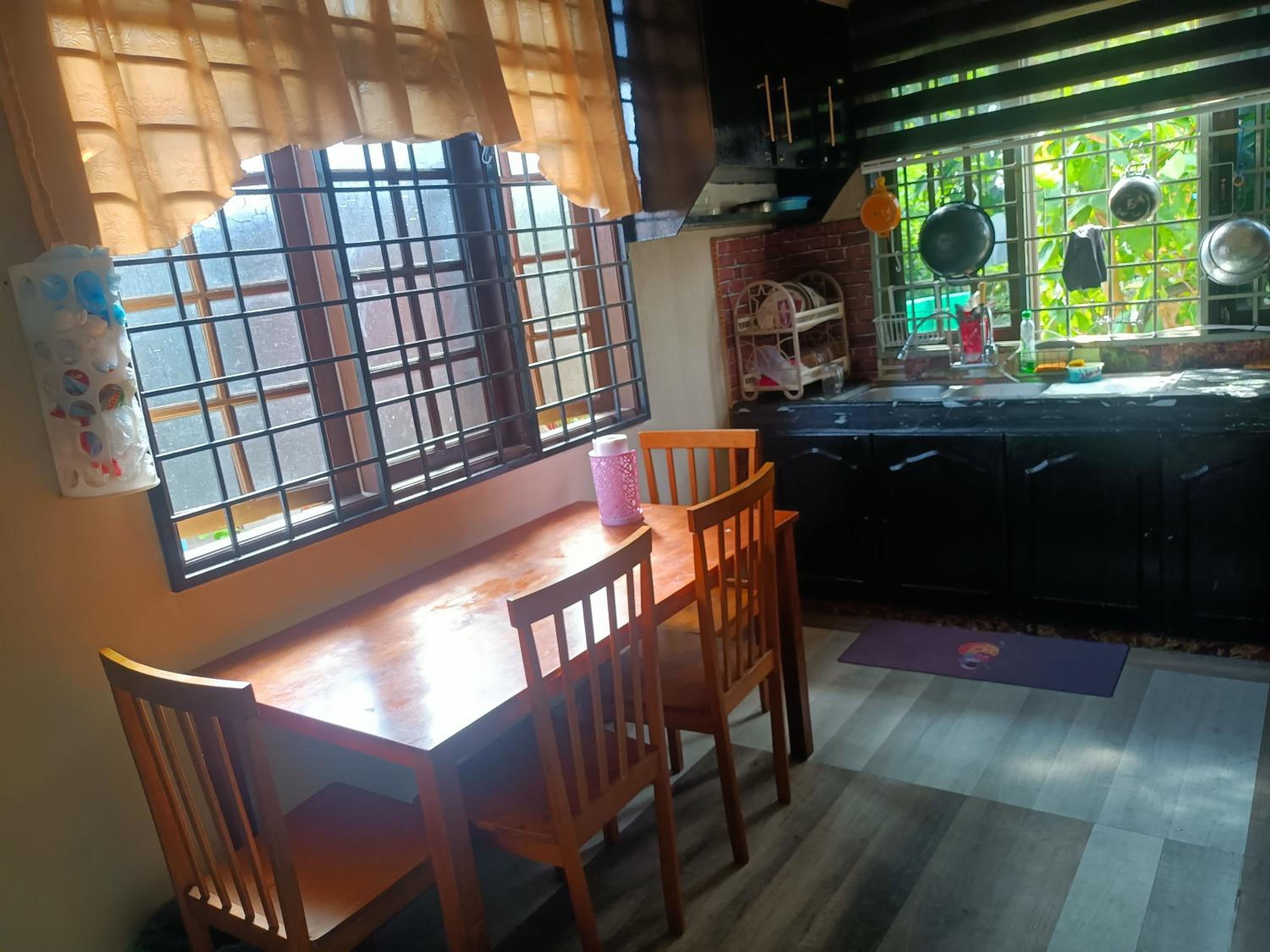 Saffira Homestay Near Universiti Malaya Education Centre -UMEC
