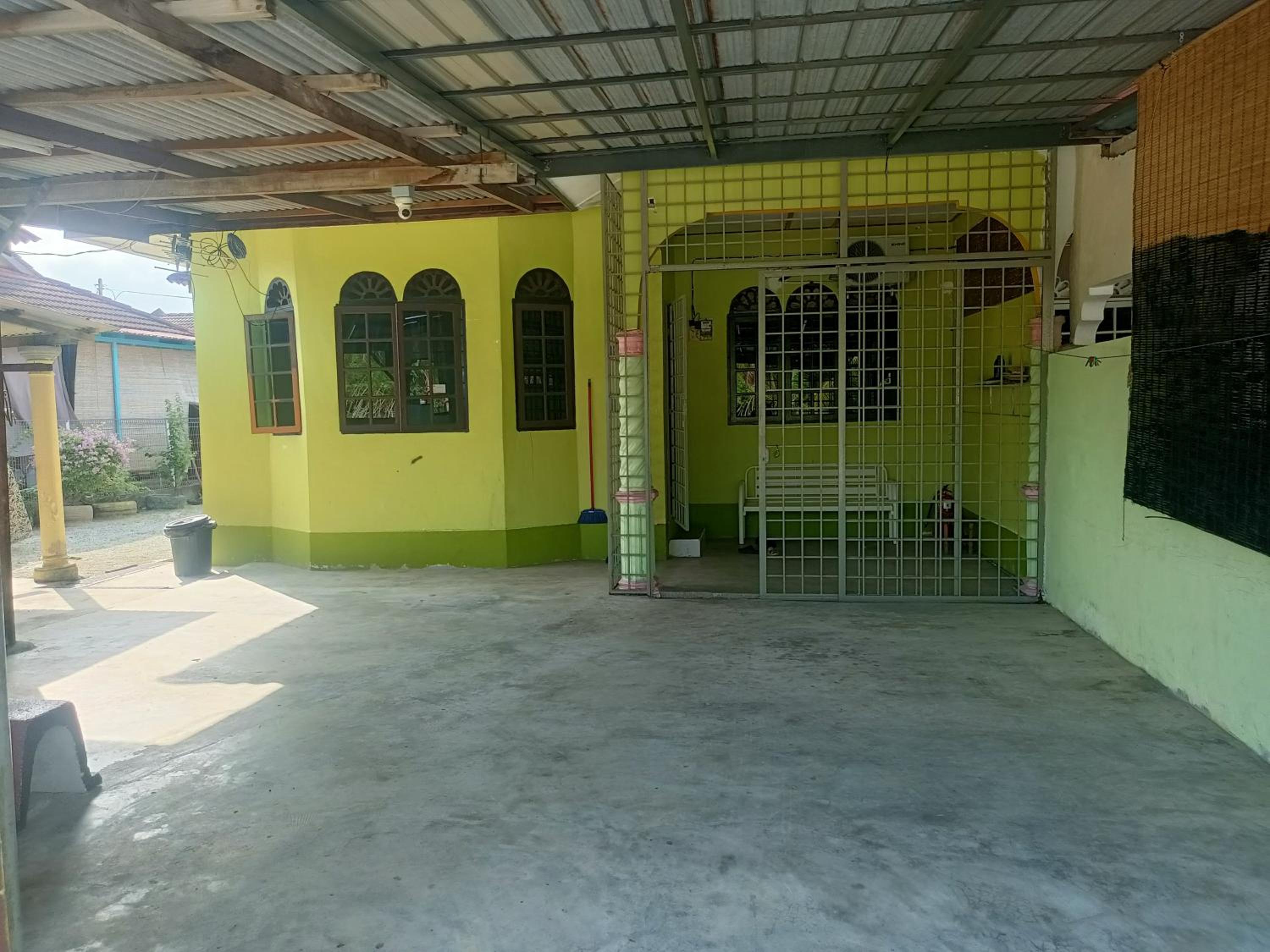 Saffira Homestay Near Universiti Malaya Education Centre -UMEC