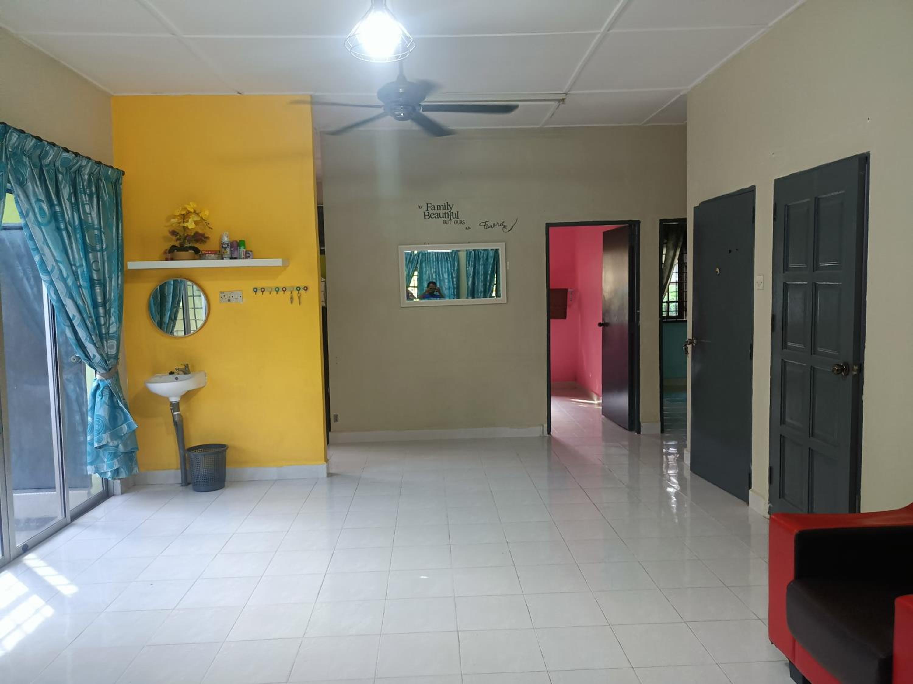 Saffira Homestay Near Universiti Malaya Education Centre -UMEC