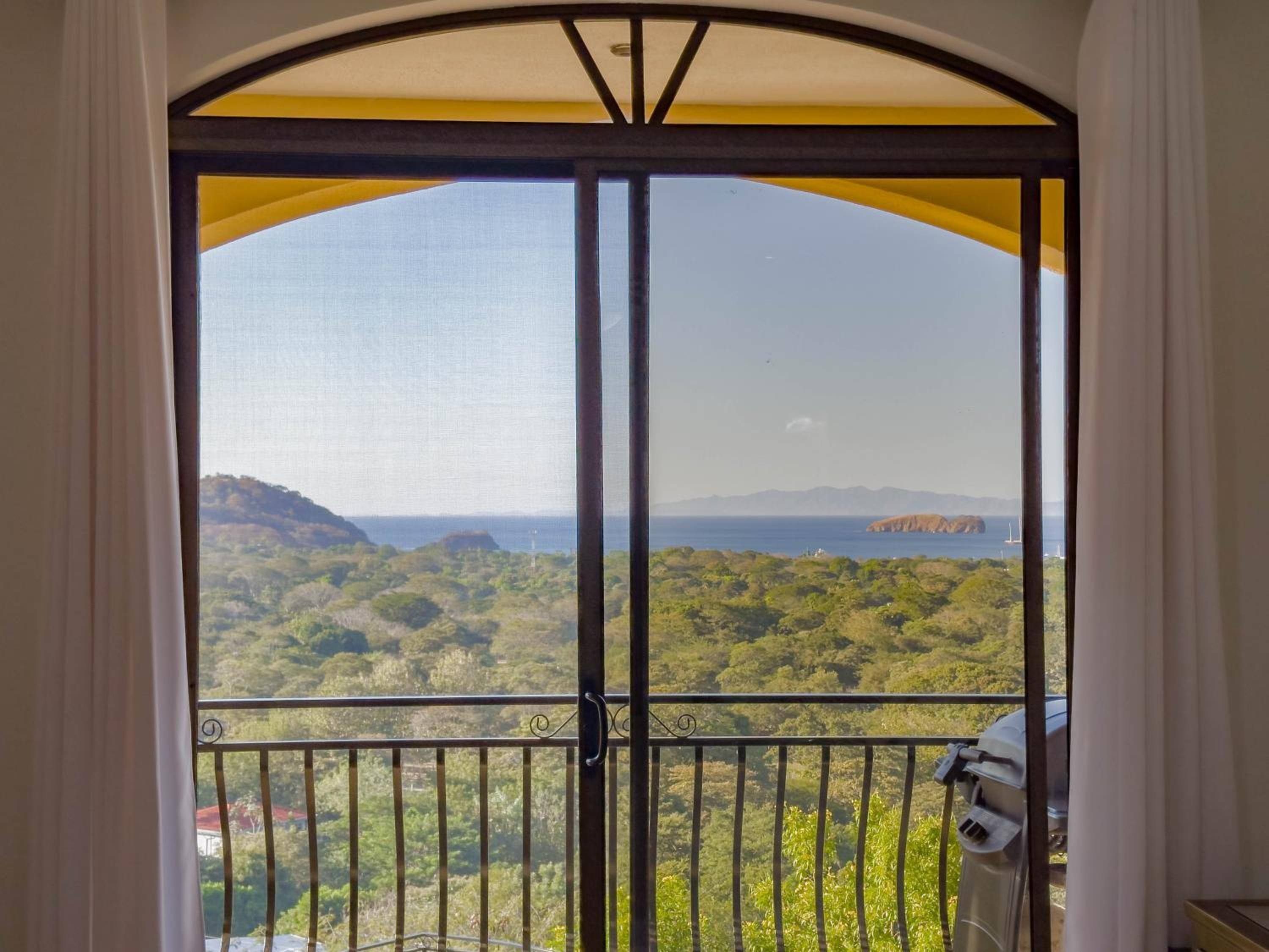 Ocean View Lux And Style Condo