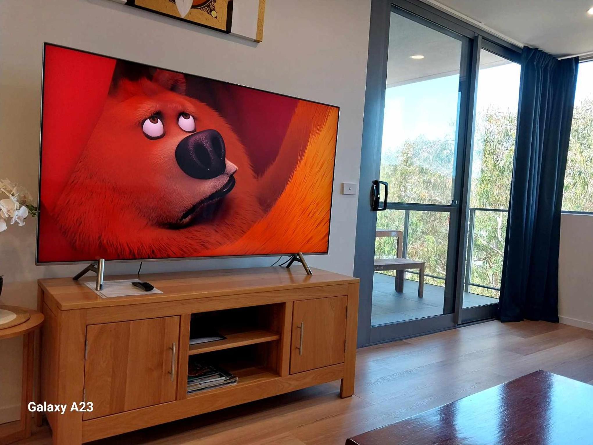 Lux 2 Bed 2 Bath Secure Parking Apartment in the Heart of Dickson, Canberra