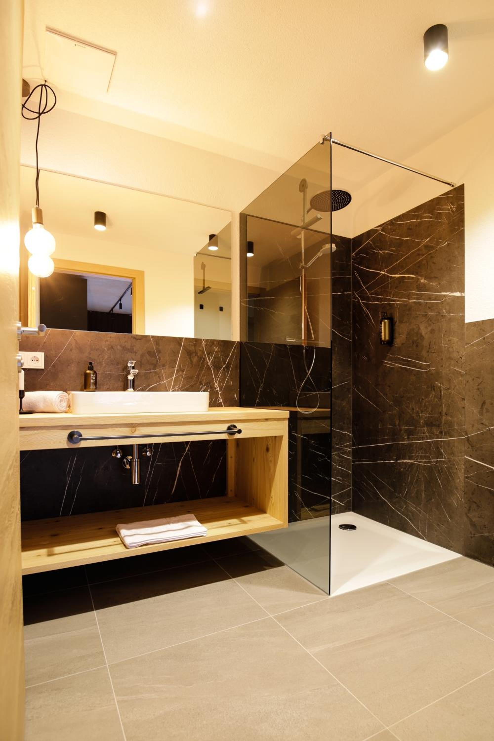 WOLF Apartments - Panorama Mountain Retreat in Tirol