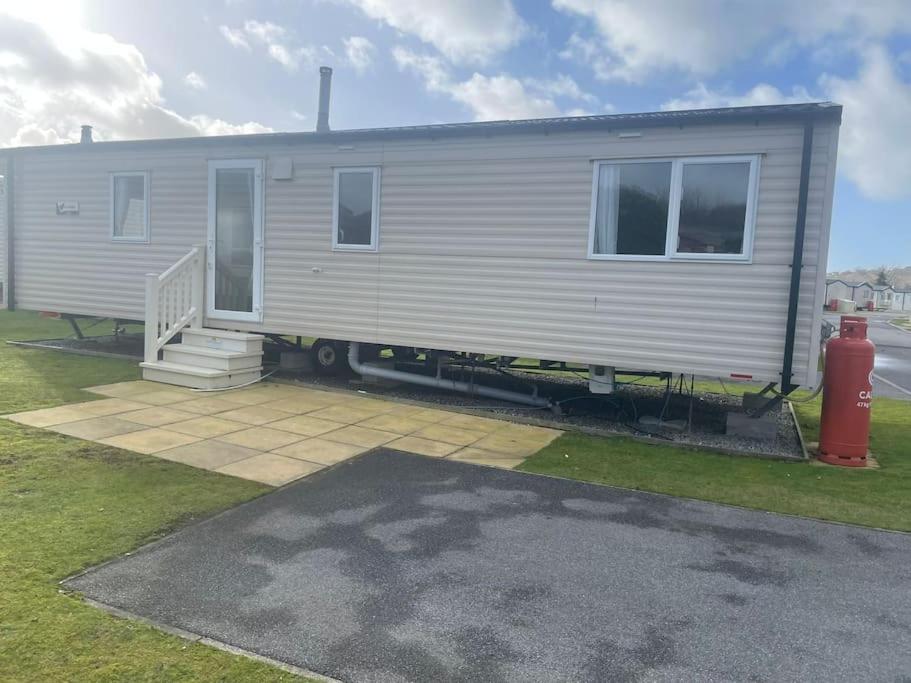 Delightful two bedroom caravan on Par Beach., photo 16