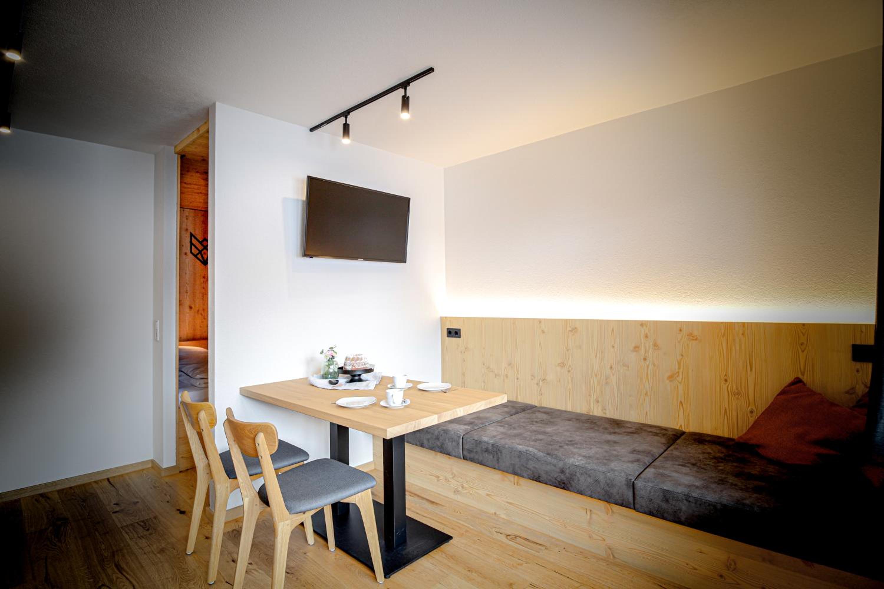 WOLF Apartments - Panorama Mountain Retreat in Tirol