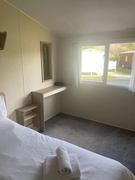 Delightful two bedroom caravan on Par Beach., photo 31