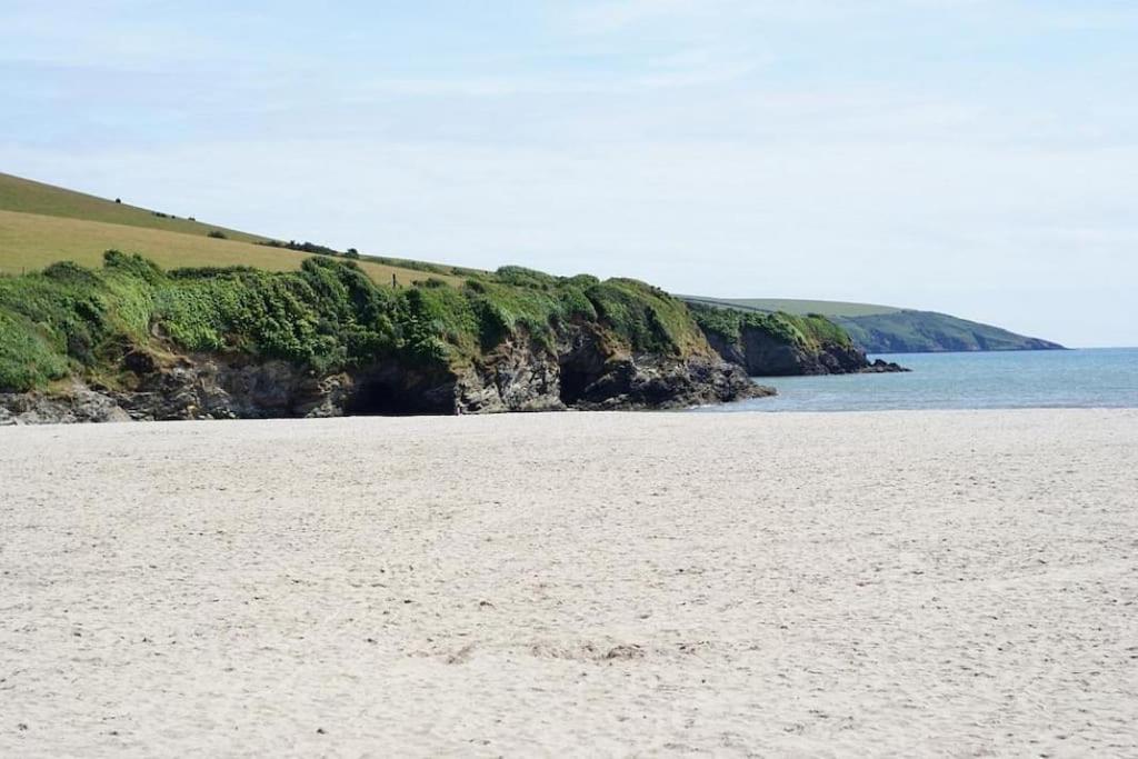 Delightful two bedroom caravan on Par Beach., photo 7