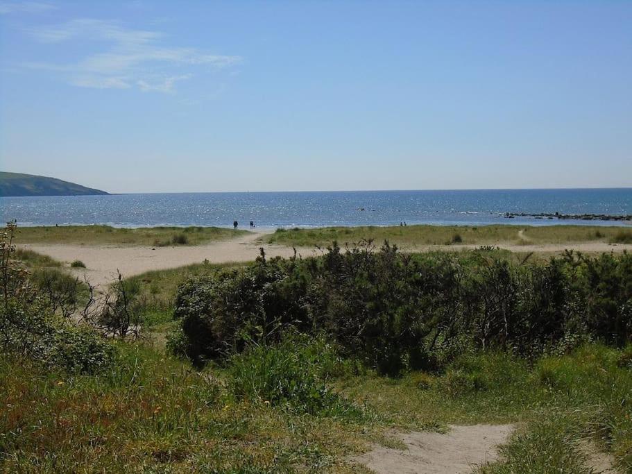 Delightful two bedroom caravan on Par Beach.