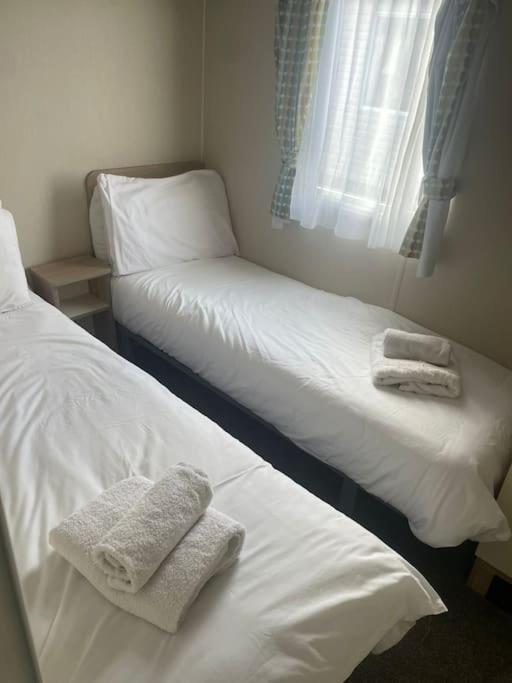 Delightful two bedroom caravan on Par Beach., photo 25